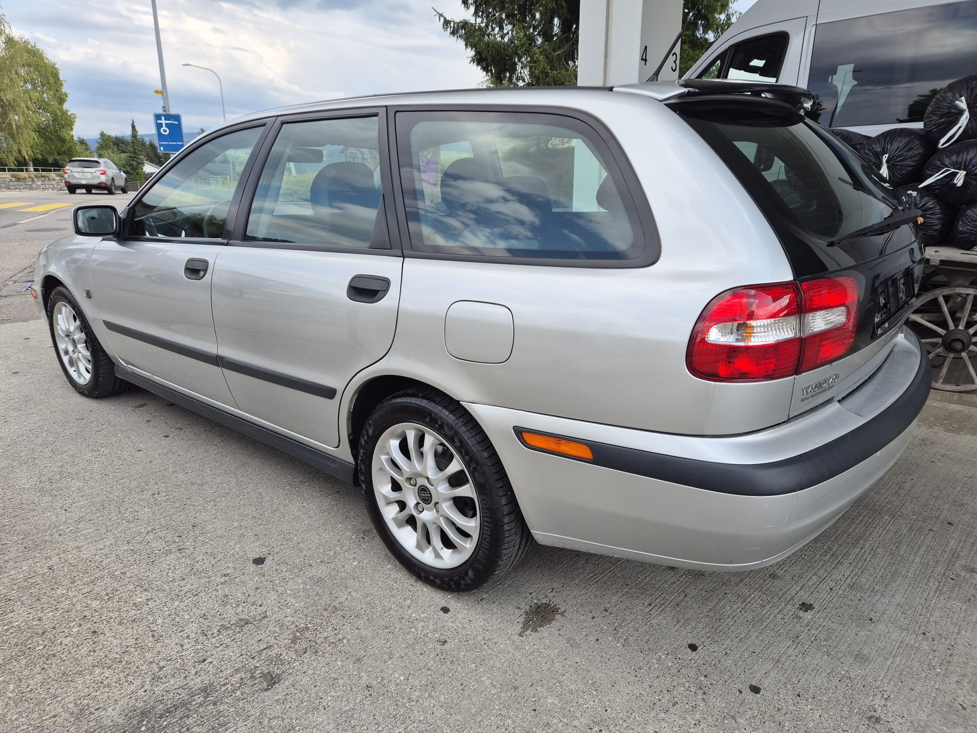 VOLVO V40 2.0T-image-5