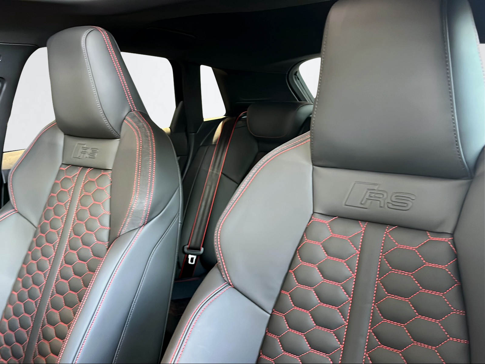 AUDI RS 3 SB quattro S tronic-image-12