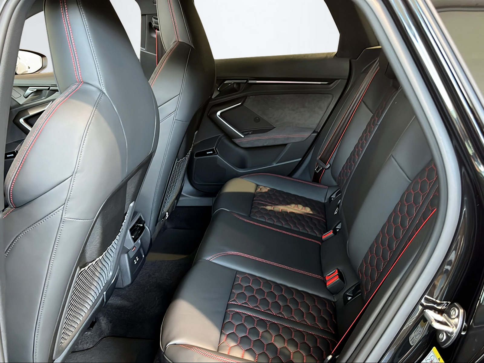 AUDI RS 3 SB quattro S tronic-image-8