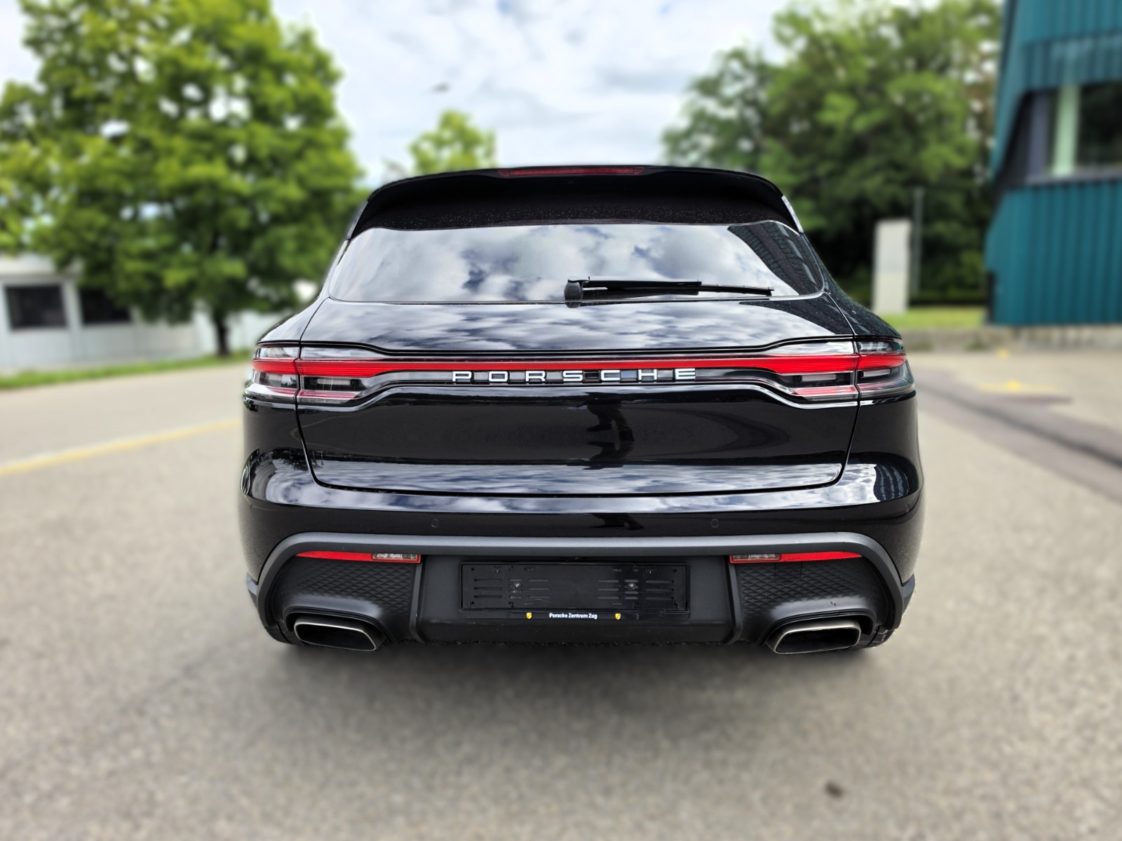 PORSCHE Macan PDK-showroom-element-3