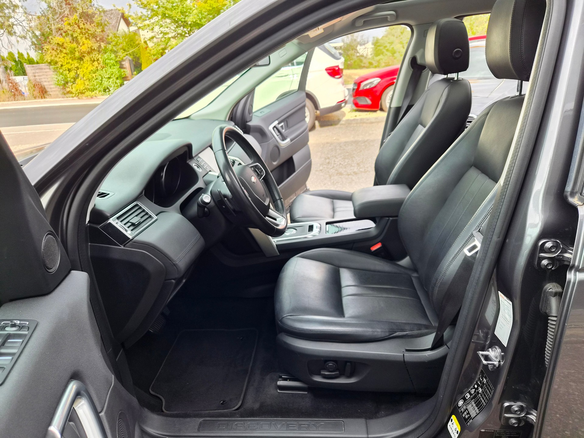 LAND ROVER Discovery Sport 2.0 TD4 HSE Luxury AT9 Ausführung 7 Sitzplätze-image-7