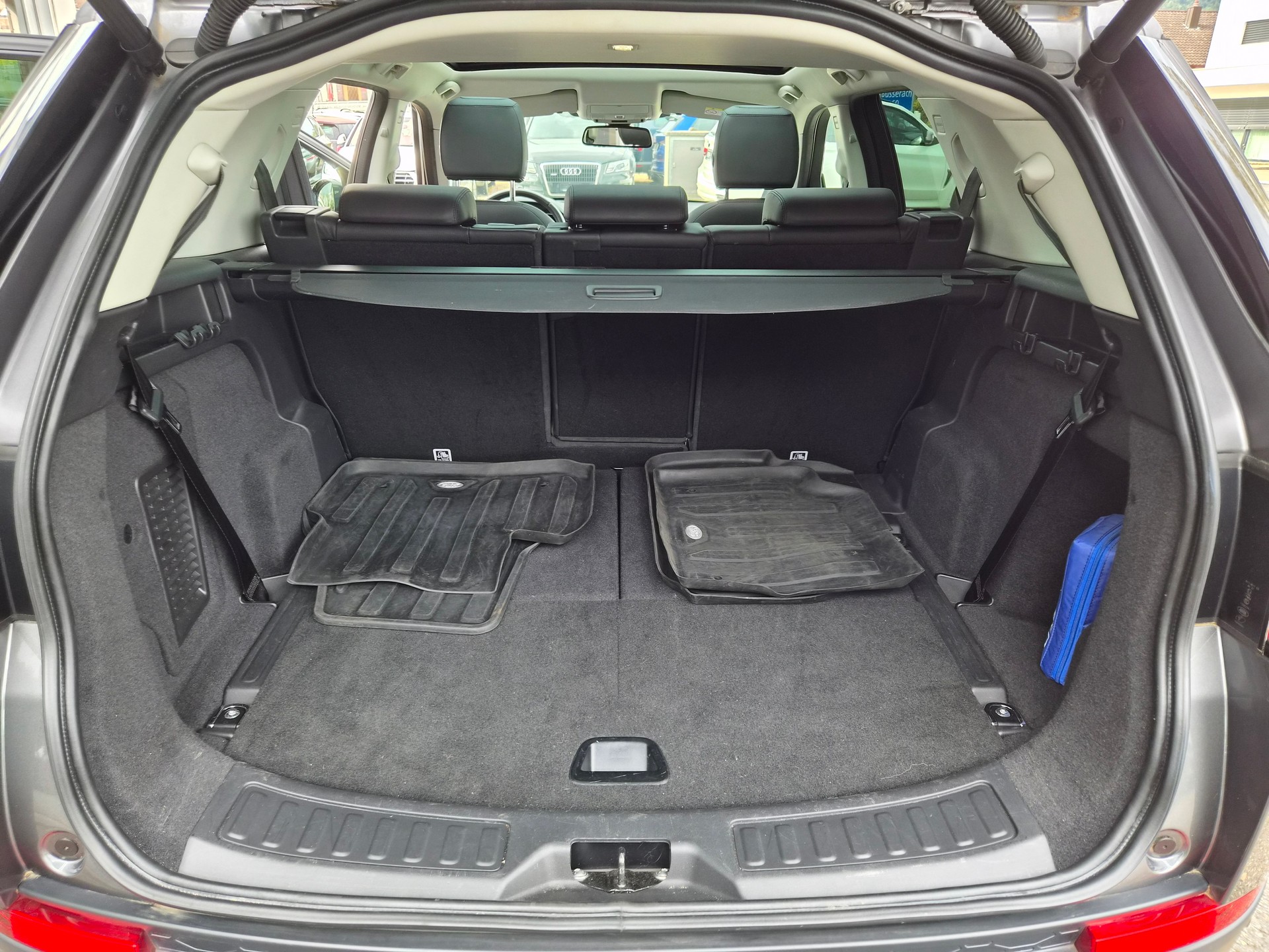 LAND ROVER Discovery Sport 2.0 TD4 HSE Luxury AT9 Ausführung 7 Sitzplätze-image-12