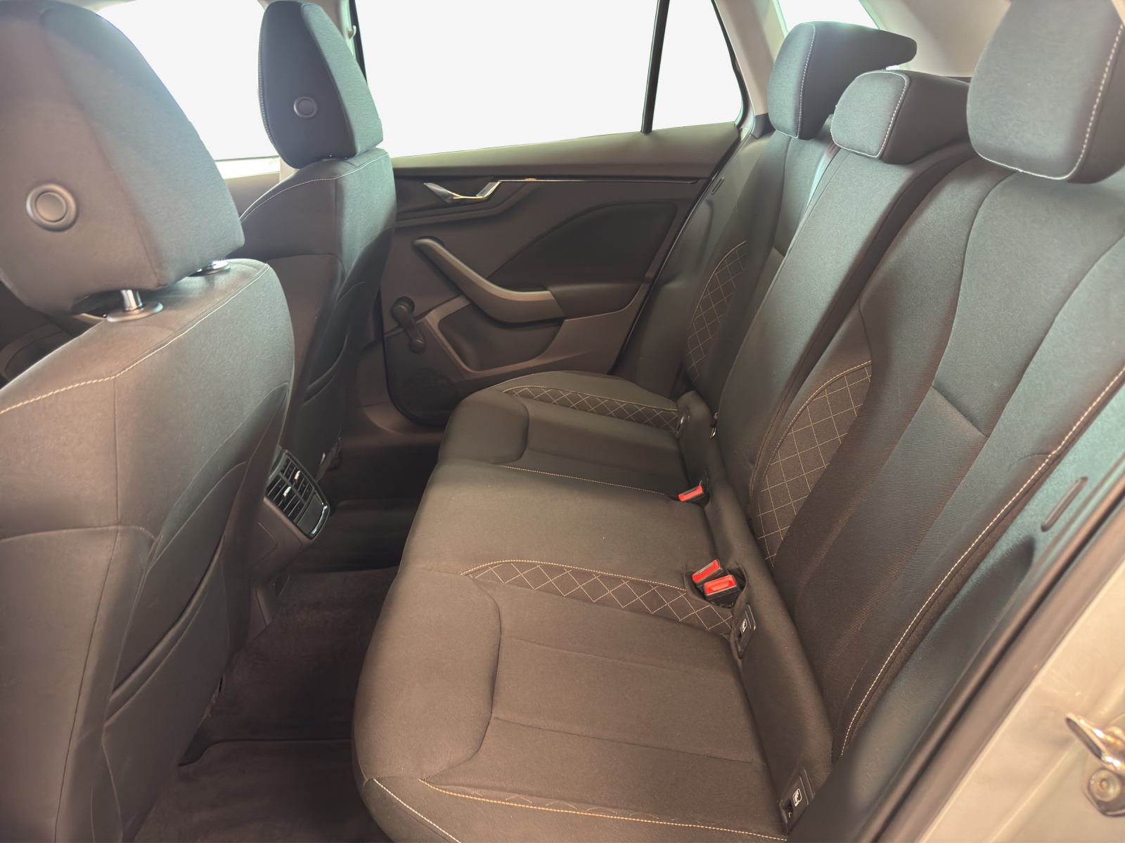 SKODA Kamiq 1.0 TSI Ambition DSG-image-11