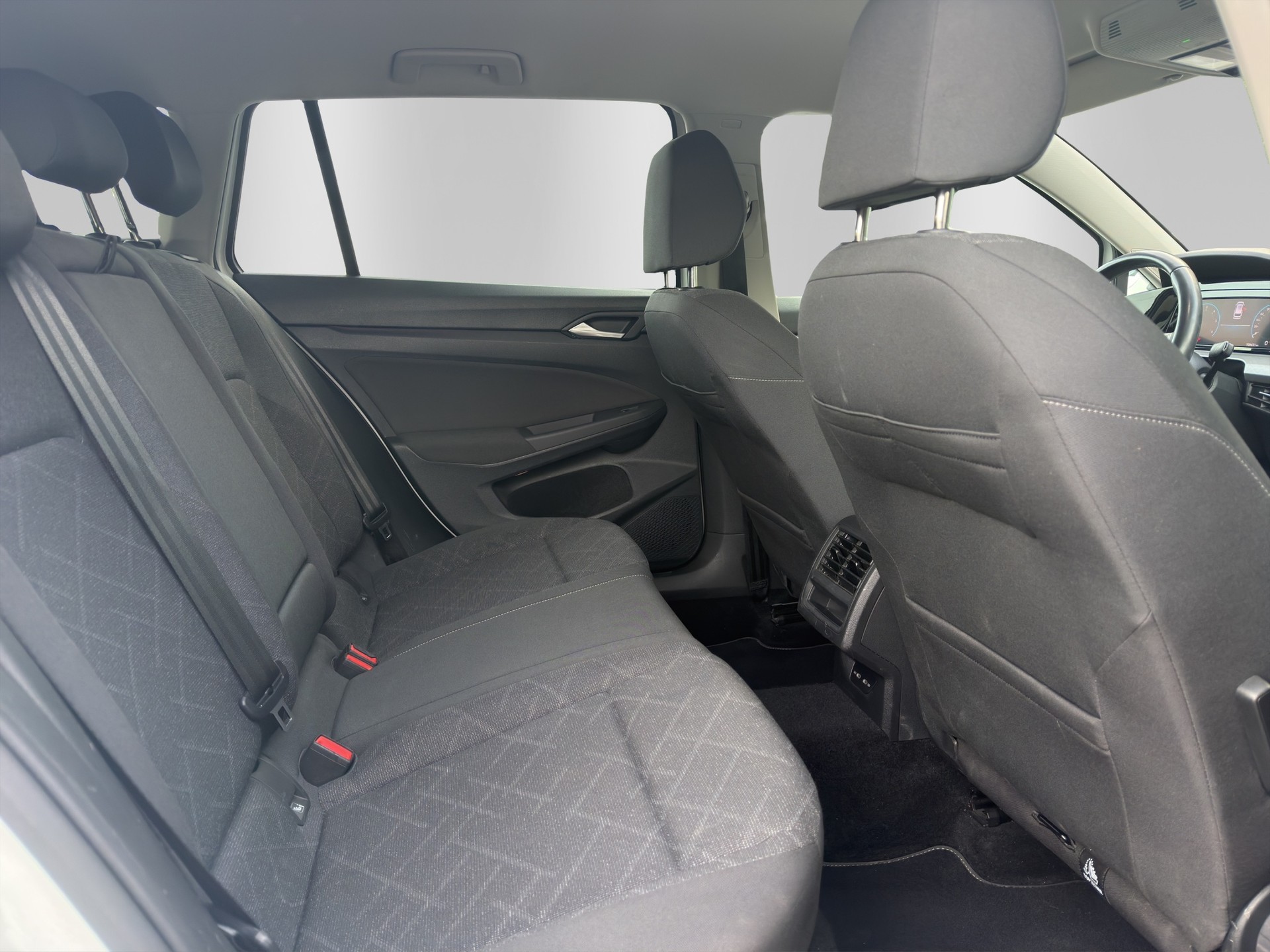 VW Golf Variant 2.0 TDI Life DSG-image-15