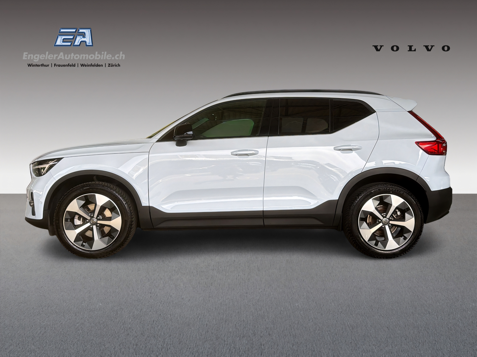 VOLVO XC40 2.0 B3 MH Plus Dark-showroom-element-2