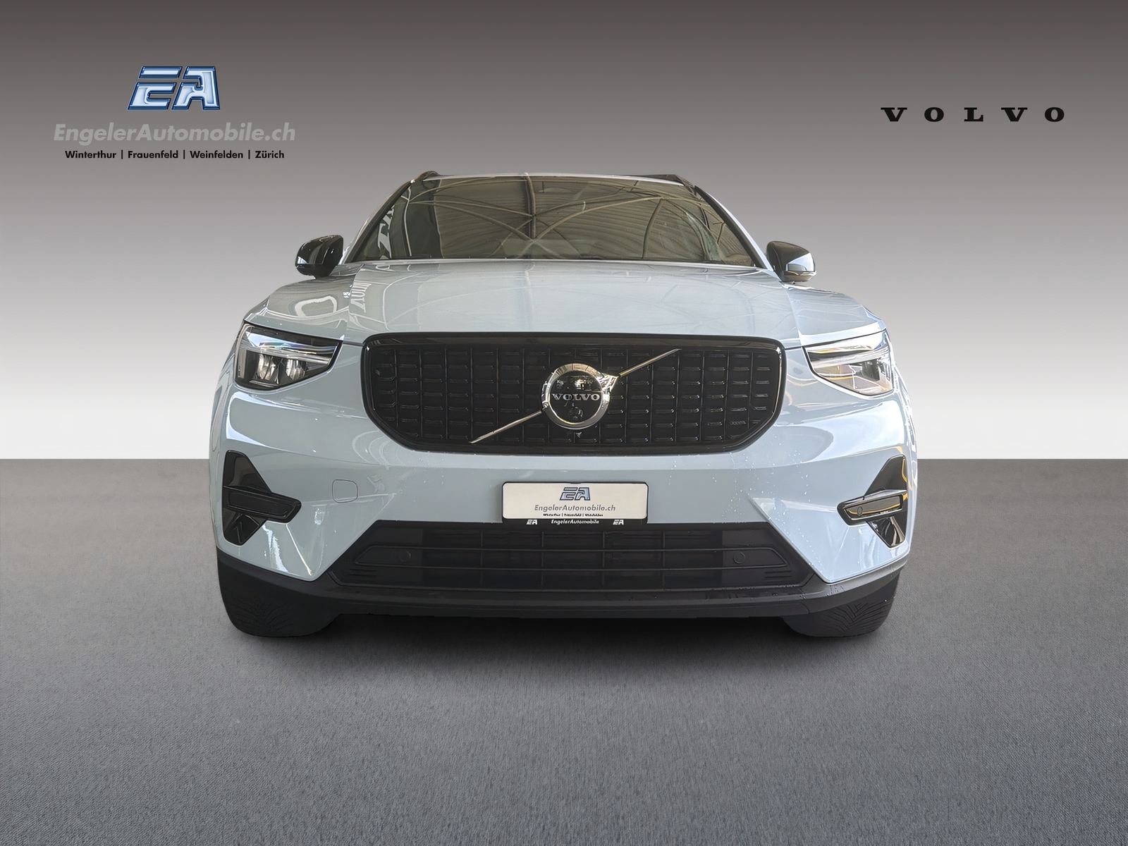 VOLVO XC40 2.0 B3 MH Plus Dark-showroom-element-1