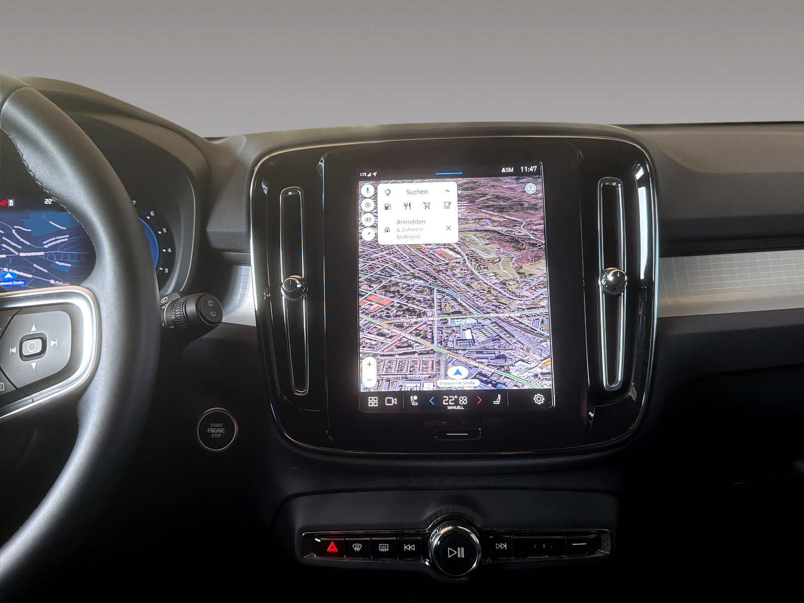 VOLVO XC40 2.0 B3 MH Plus Dark-image-12