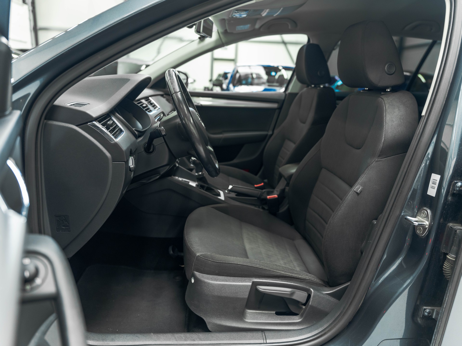 SKODA Octavia Combi 1.8 TSI Elegance 4x4 DSG-image-8