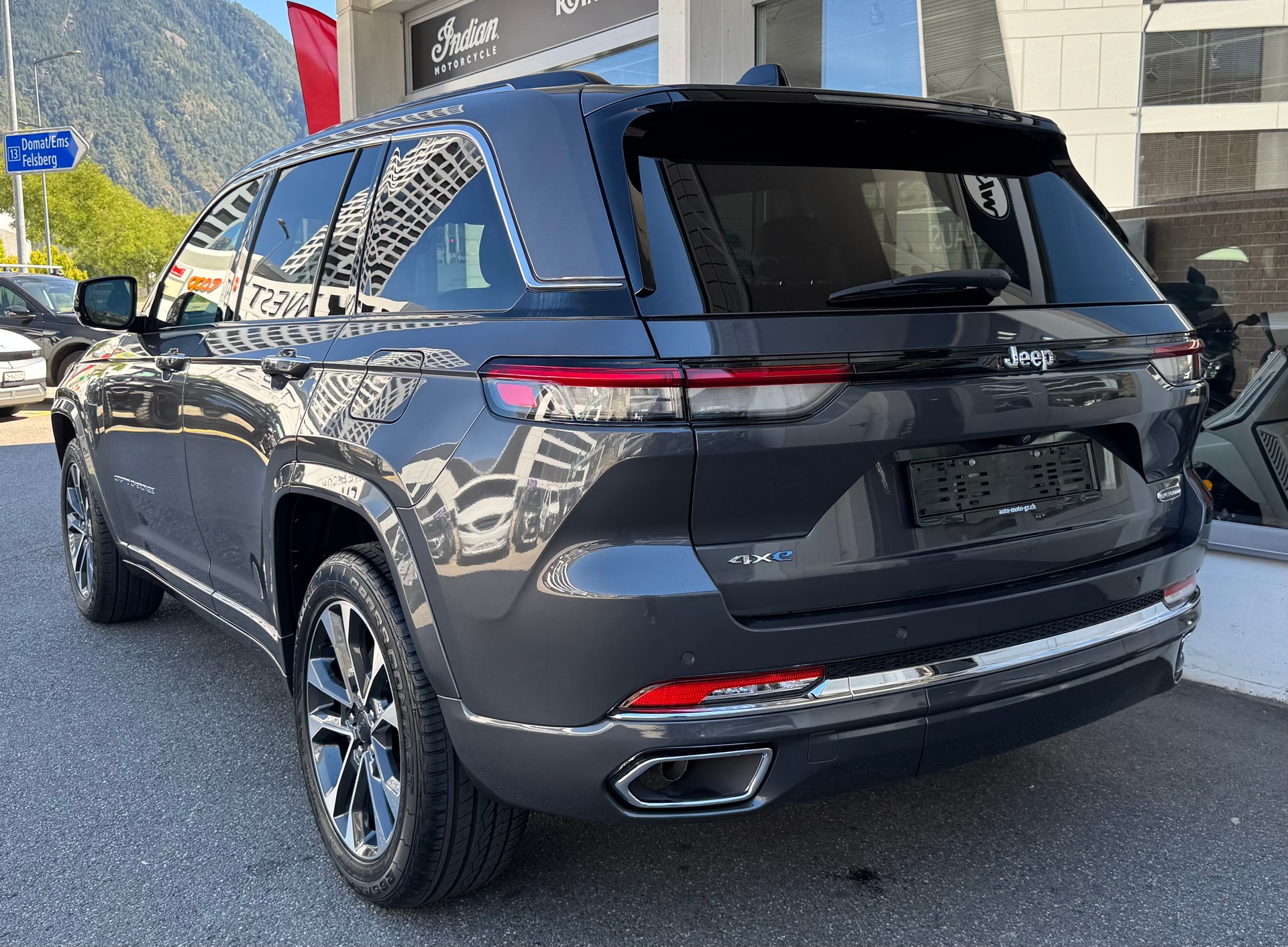 JEEP Grand Cherokee 2.0 Plug-in-Hybrid Overland 4xe-showroom-element-3