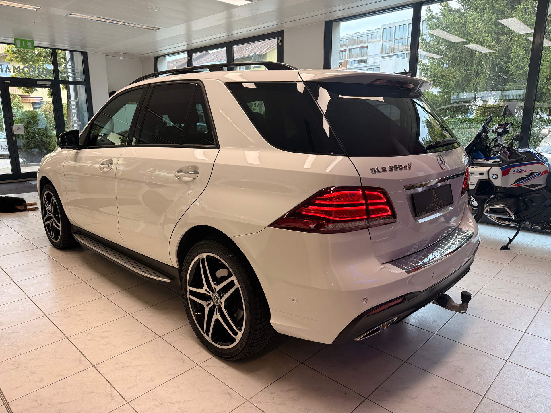 MERCEDES-BENZ GLE 350 d AMG-Line-image-13