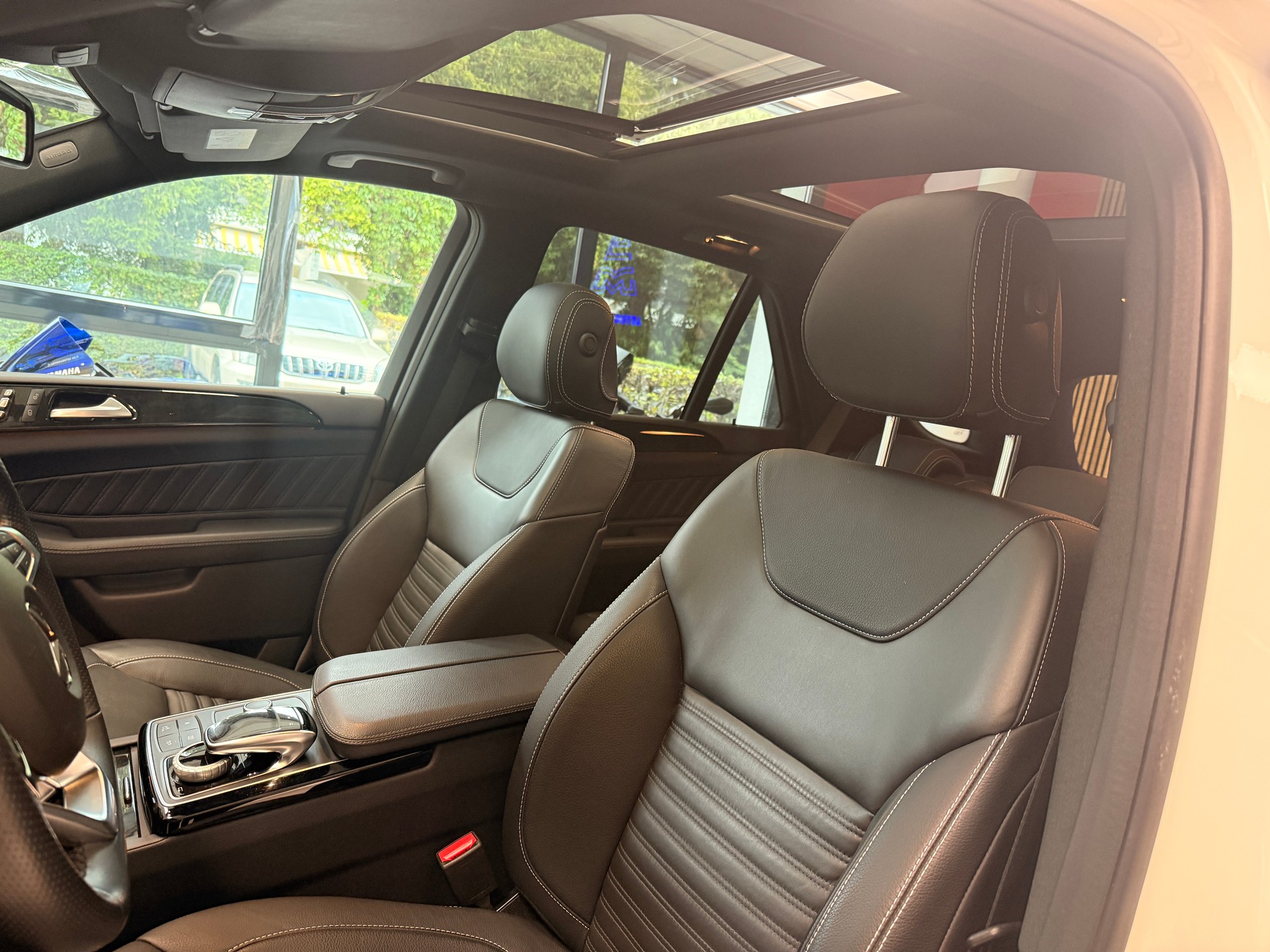 MERCEDES-BENZ GLE 350 d AMG-Line-image-4