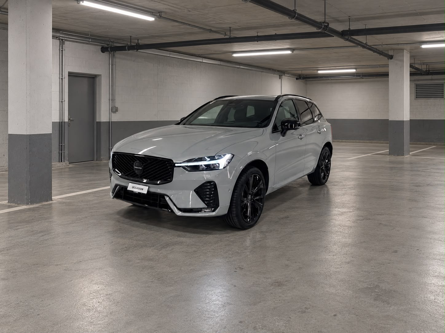 VOLVO XC60 B5 Benzin Mild Hybrid AWD Black Edition PLUS Geartronic