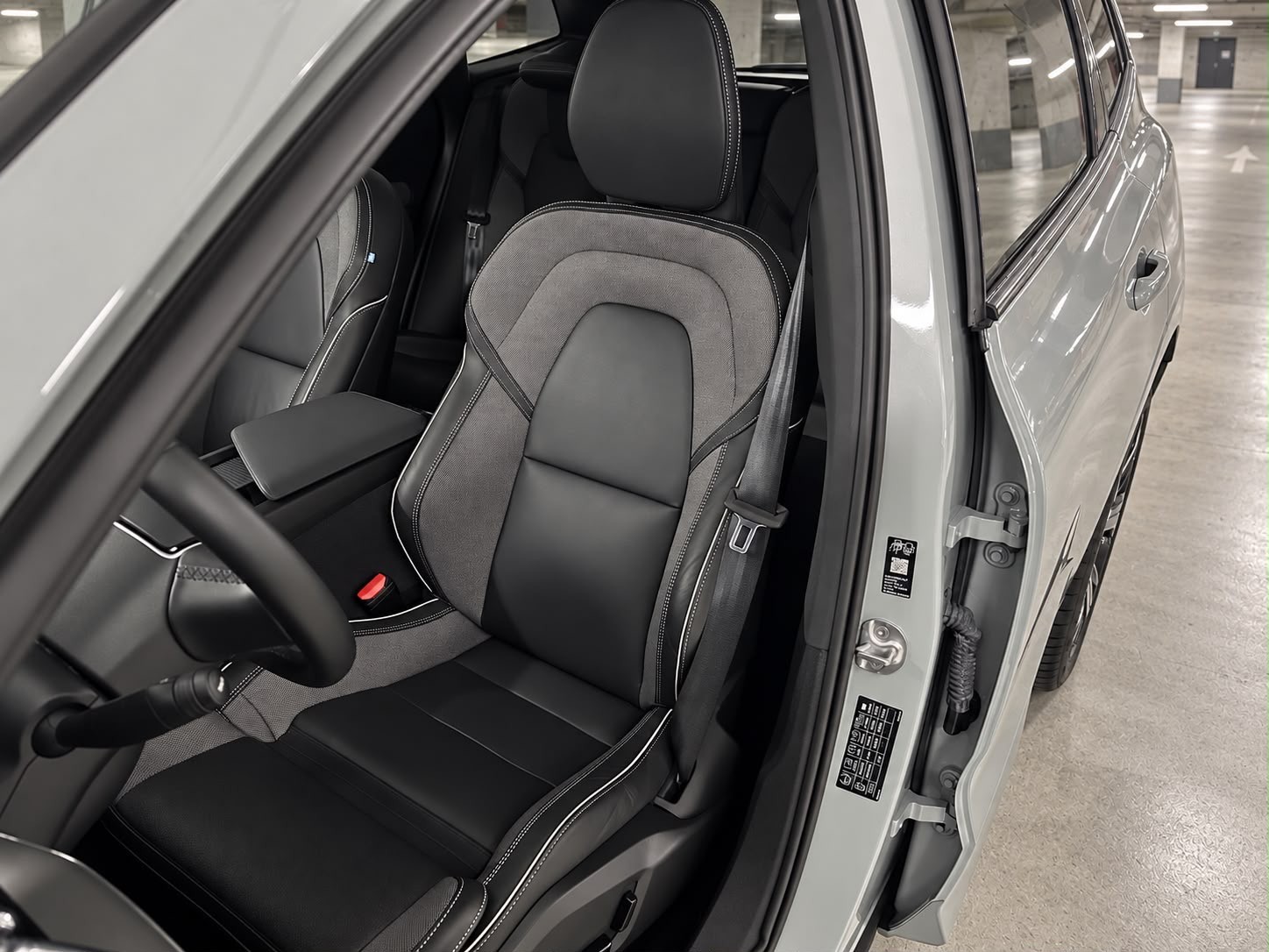 VOLVO XC60 B5 Benzin Mild Hybrid AWD Black Edition PLUS Geartronic-image-7