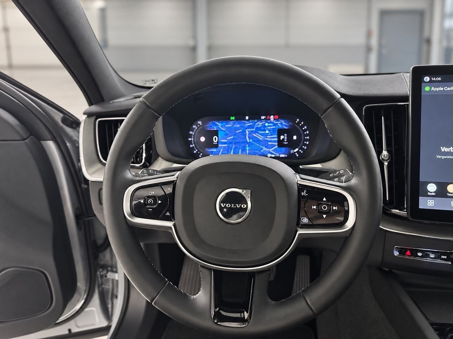 VOLVO XC60 B5 Benzin Mild Hybrid AWD Black Edition PLUS Geartronic-image-8