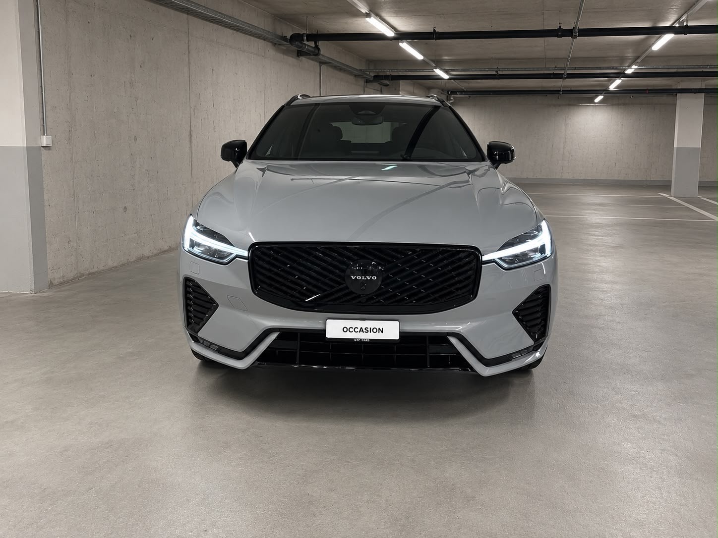 VOLVO XC60 B5 Benzin Mild Hybrid AWD Black Edition PLUS Geartronic-image-1