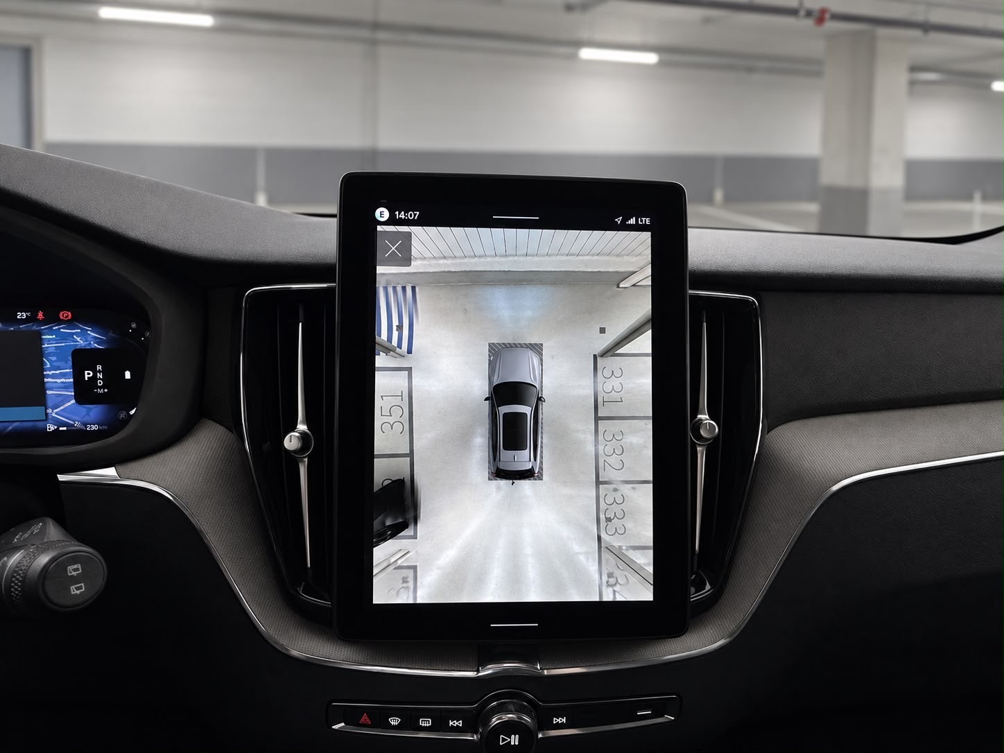 VOLVO XC60 B5 Benzin Mild Hybrid AWD Black Edition PLUS Geartronic-image-12