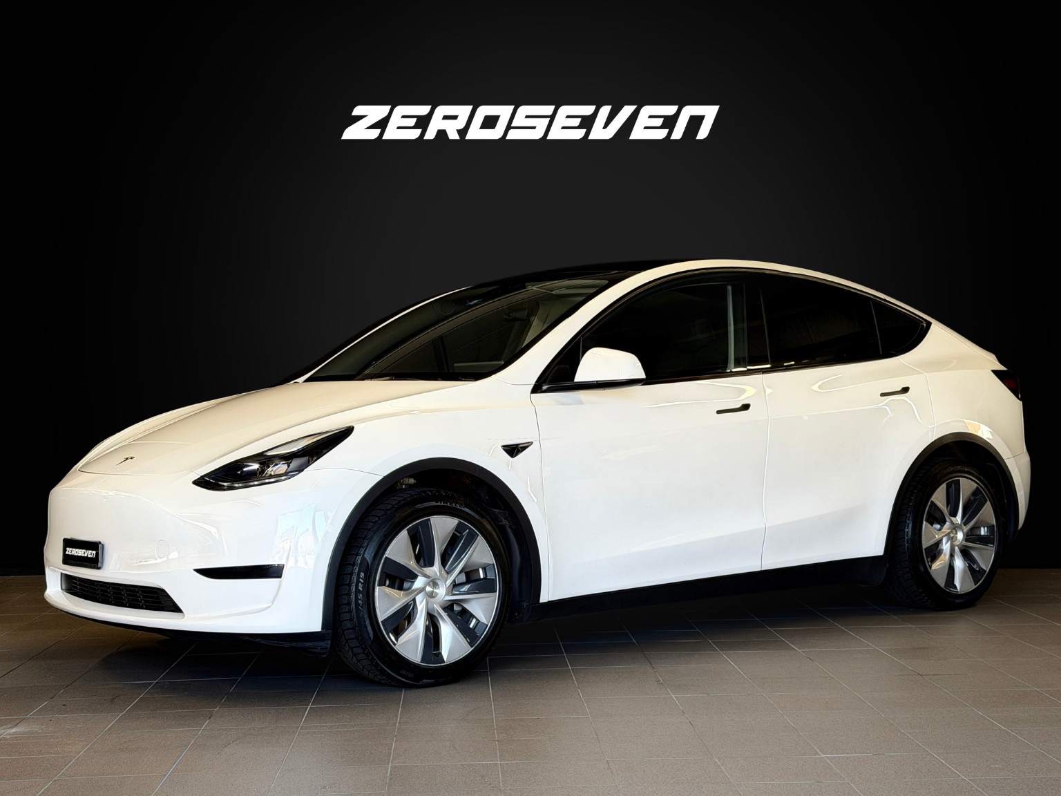 TESLA Model Y RWD-showroom-element-1