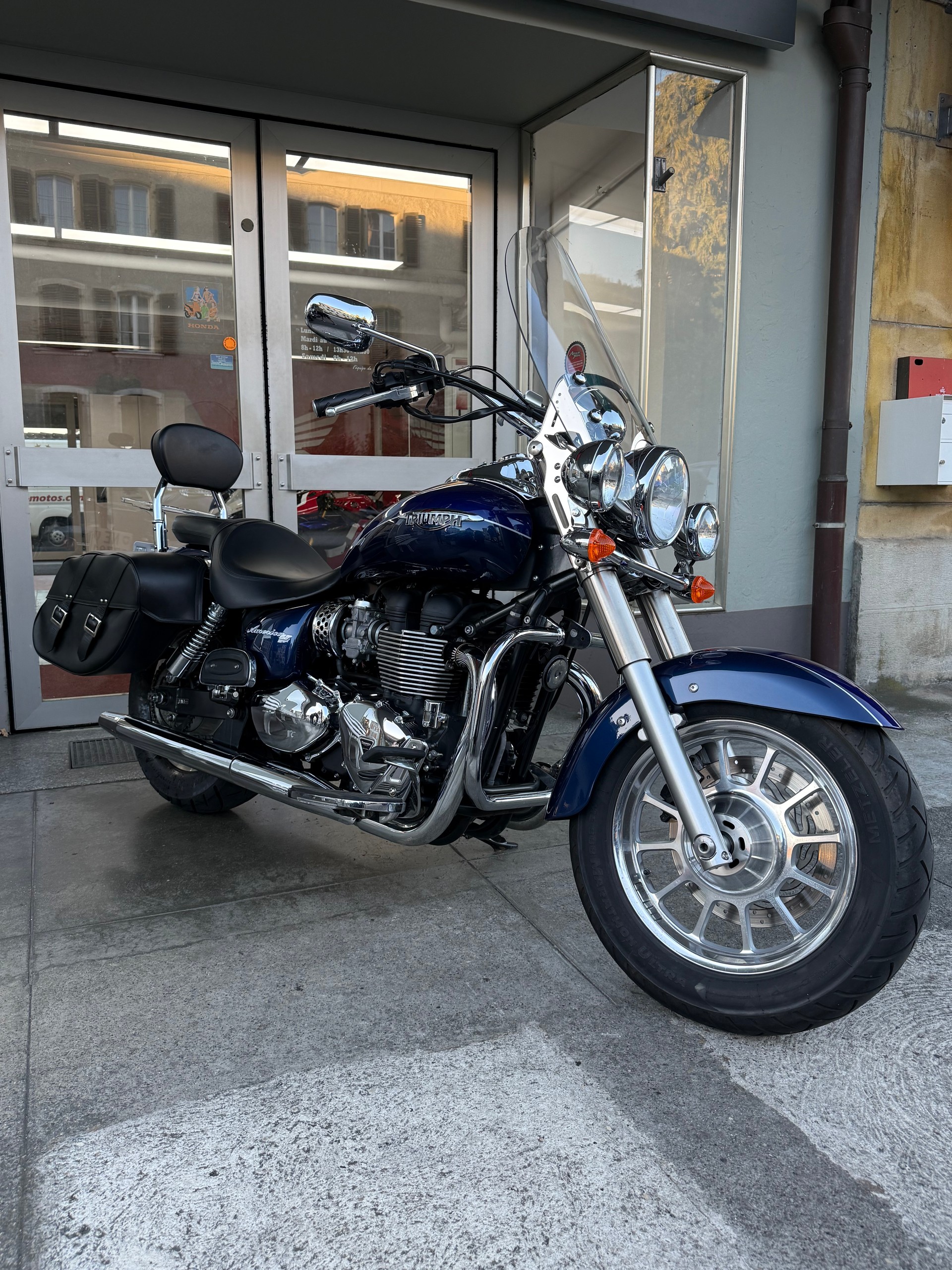 TRIUMPH America 900 i LT-image-2