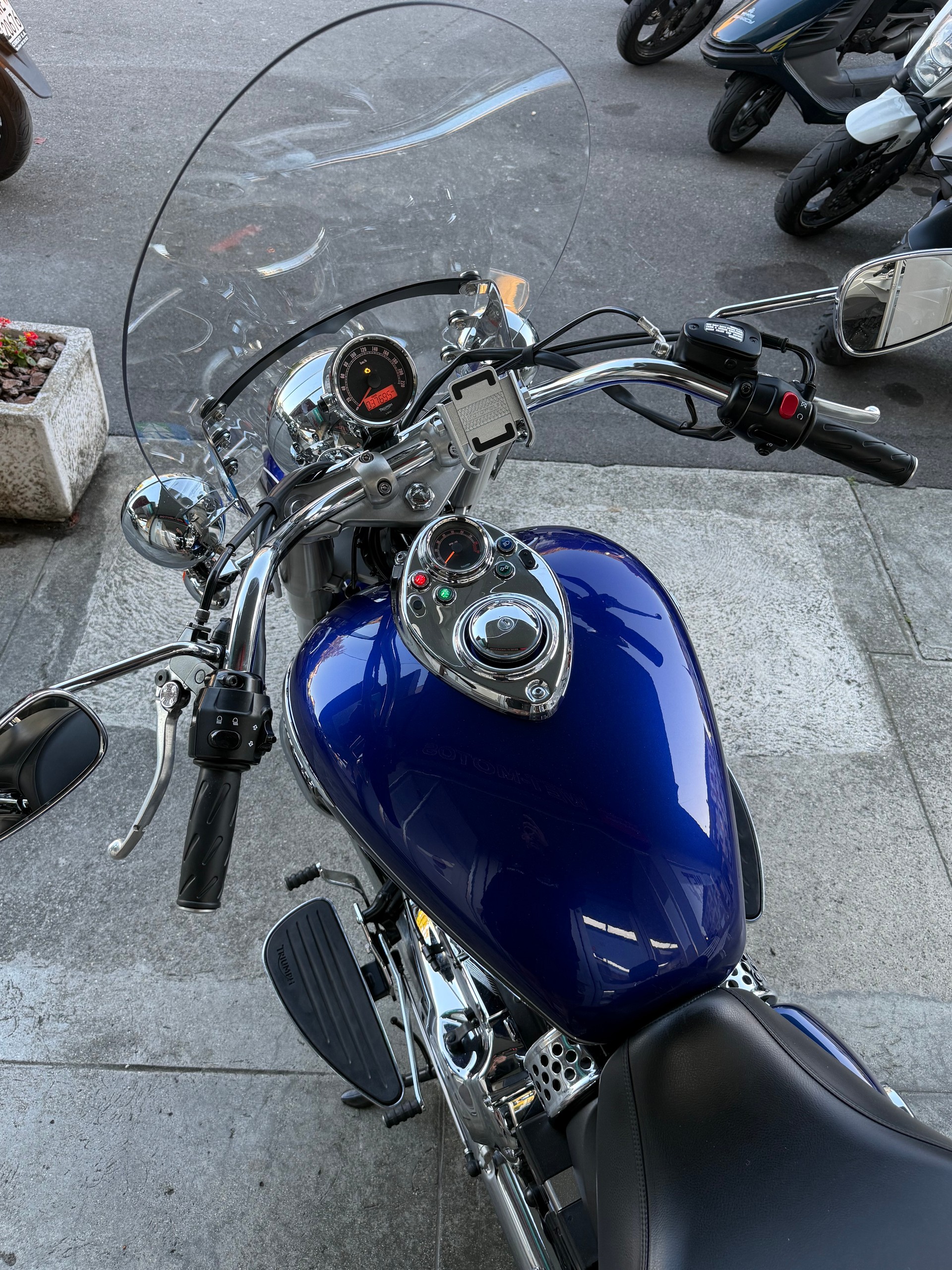 TRIUMPH America 900 i LT-image-5