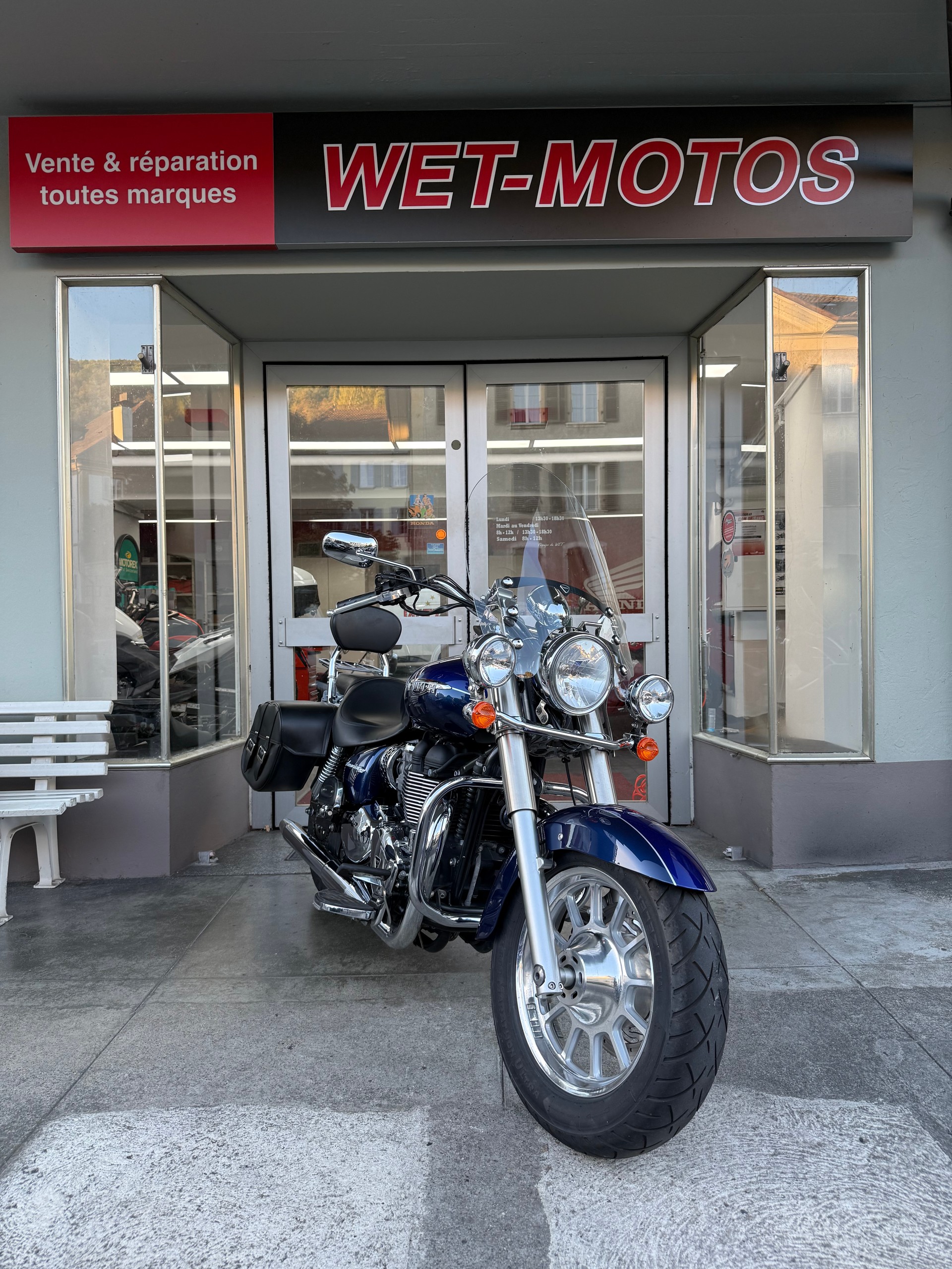 TRIUMPH America 900 i LT-image-1