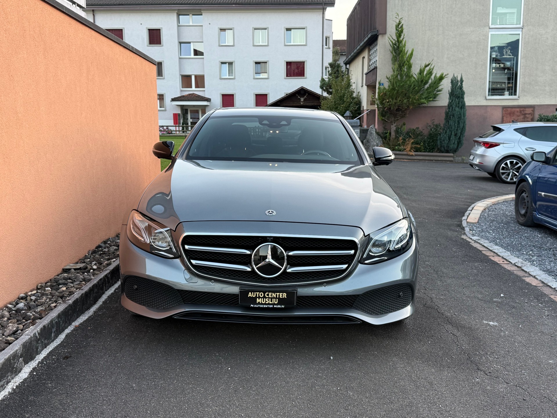 MERCEDES-BENZ E 200 Avantgarde 4Matic 9G-Tronic