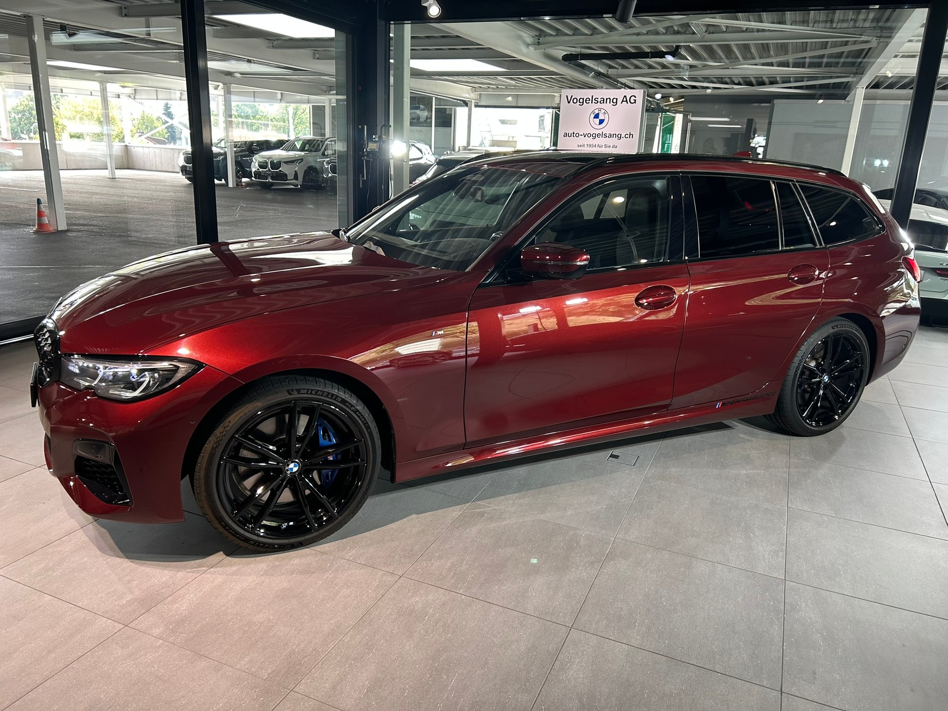 BMW M340i xDrive 48V Touring Steptronic-showroom-element-2