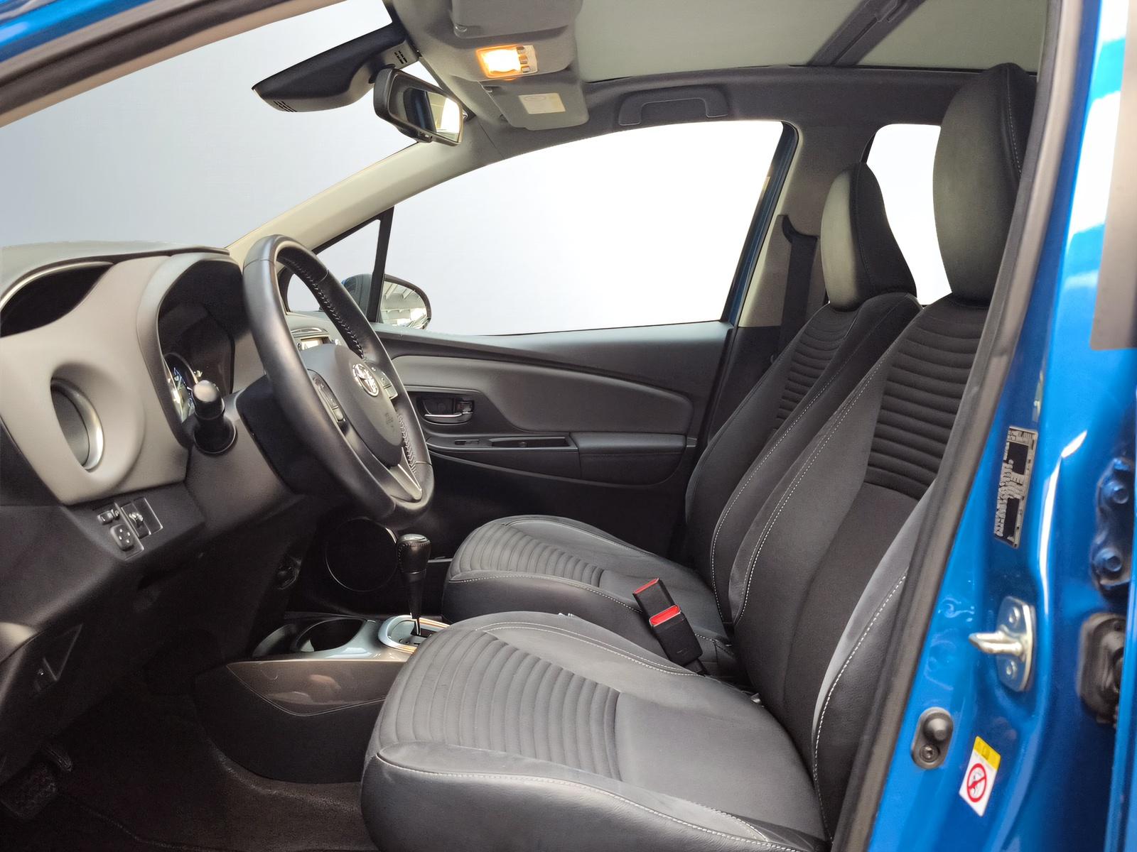 TOYOTA Yaris 1.5 VVT-i HSD Sol Premium-showroom-element-2