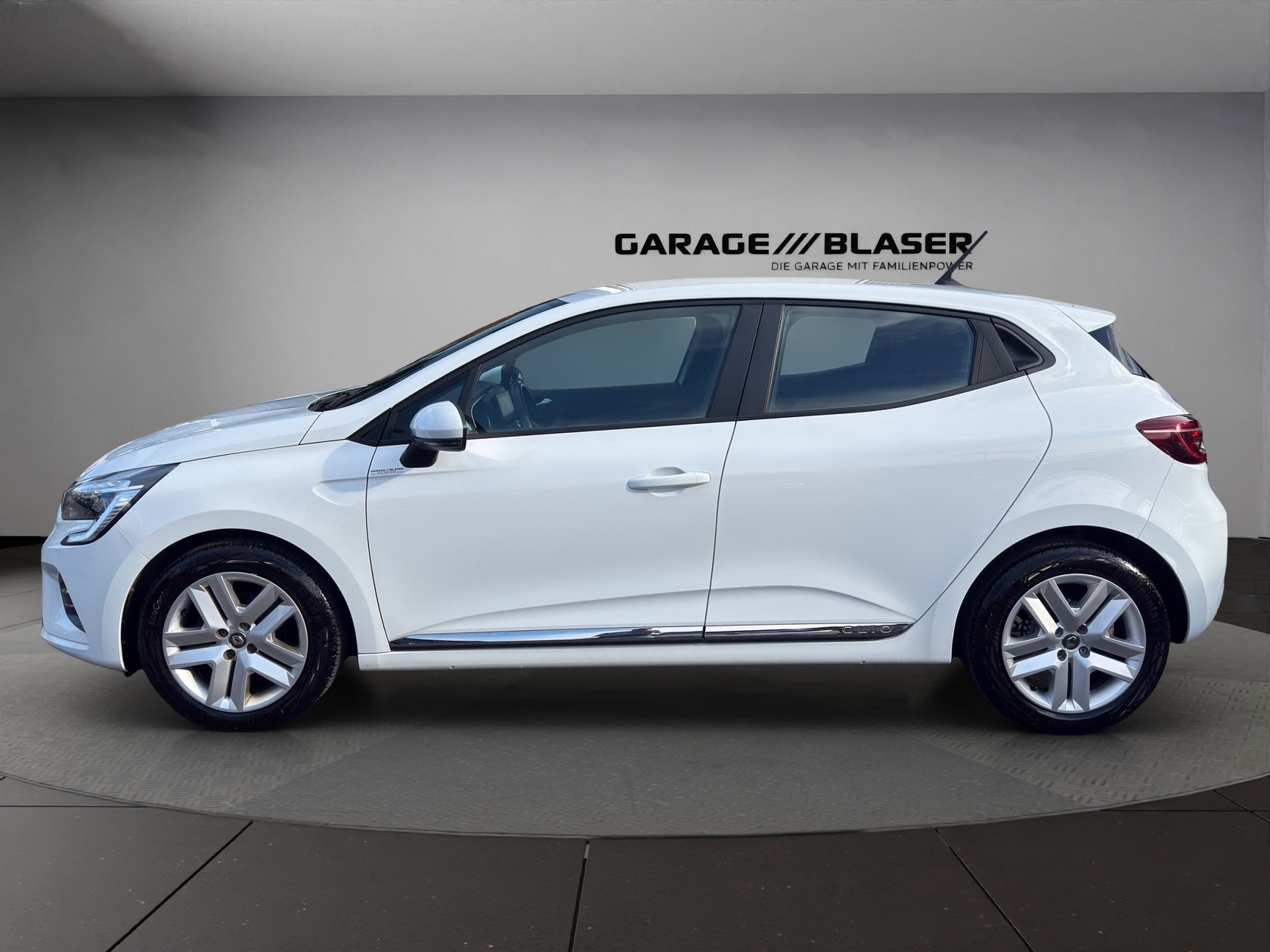 RENAULT Clio 1.0 Zen-showroom-element-1
