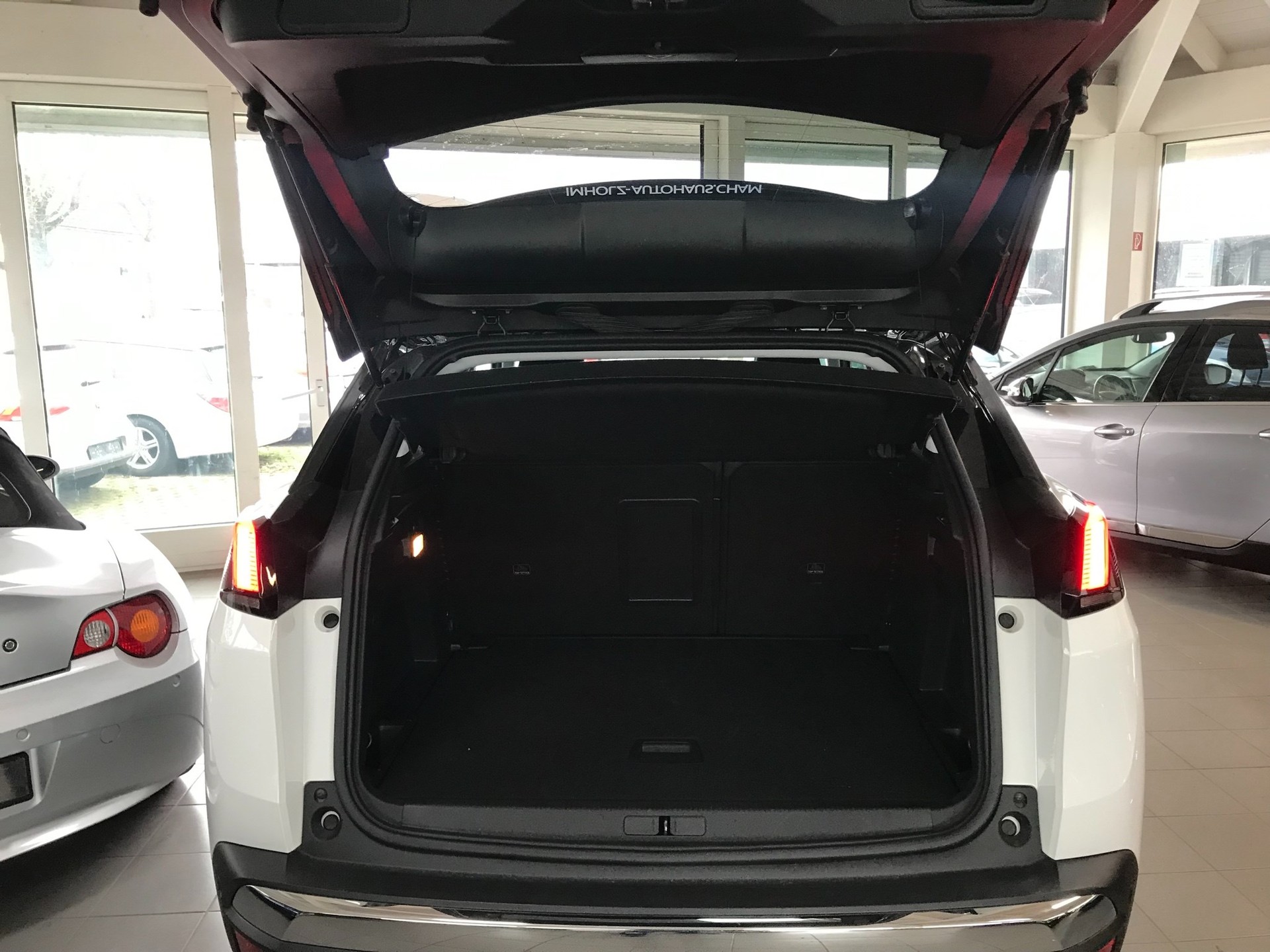 PEUGEOT 3008 1.6 THP Crossway EAT-image-6