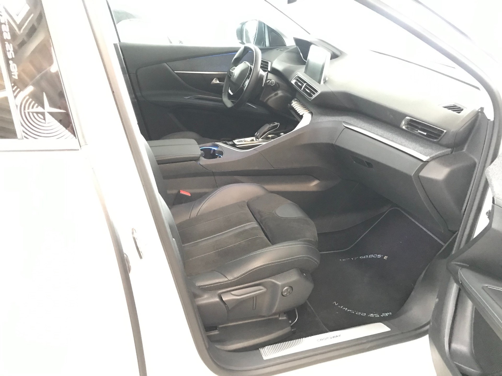 PEUGEOT 3008 1.6 THP Crossway EAT-image-11