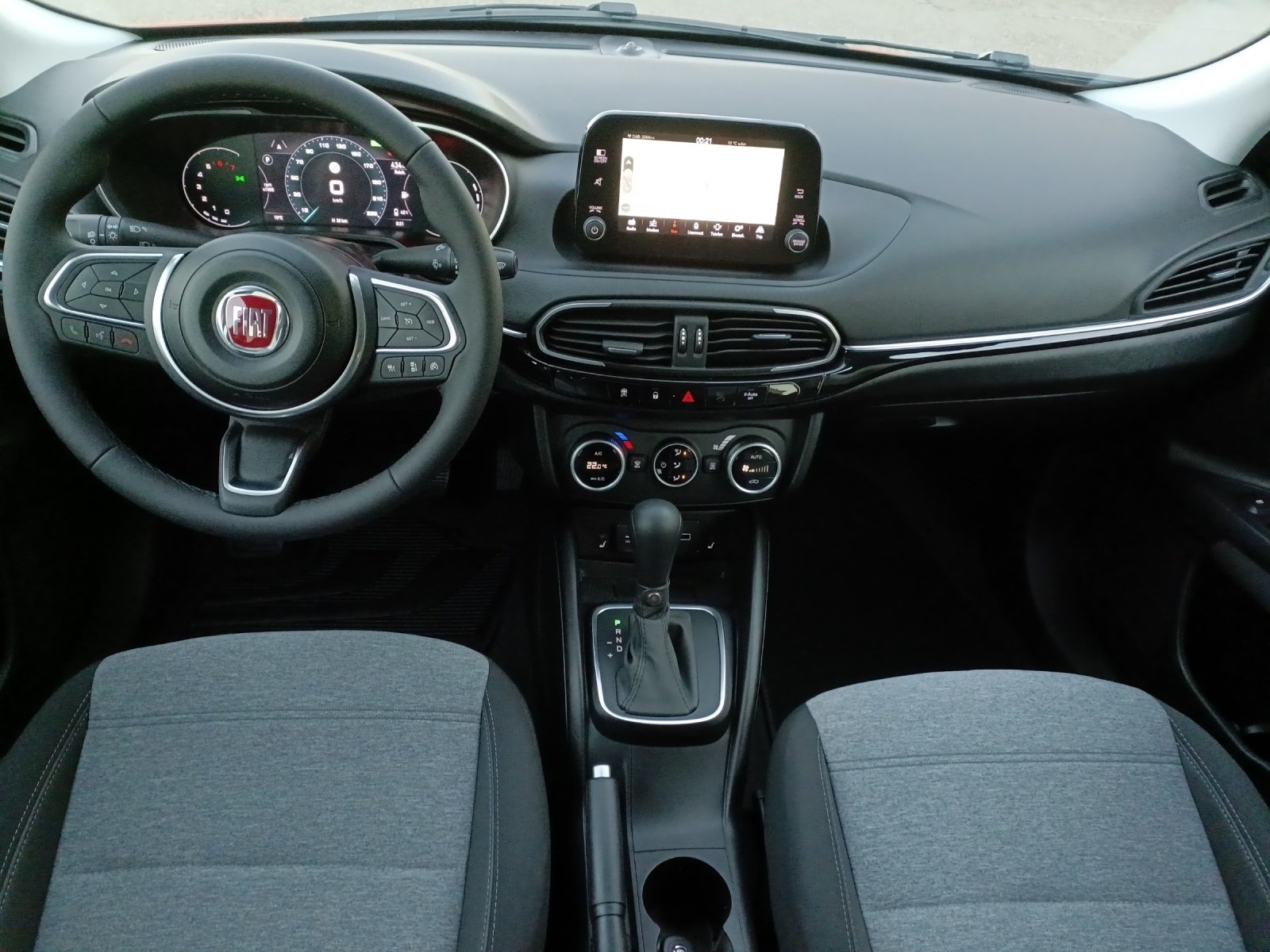 FIAT Tipo Hybrid 1.5 Cross-image-8