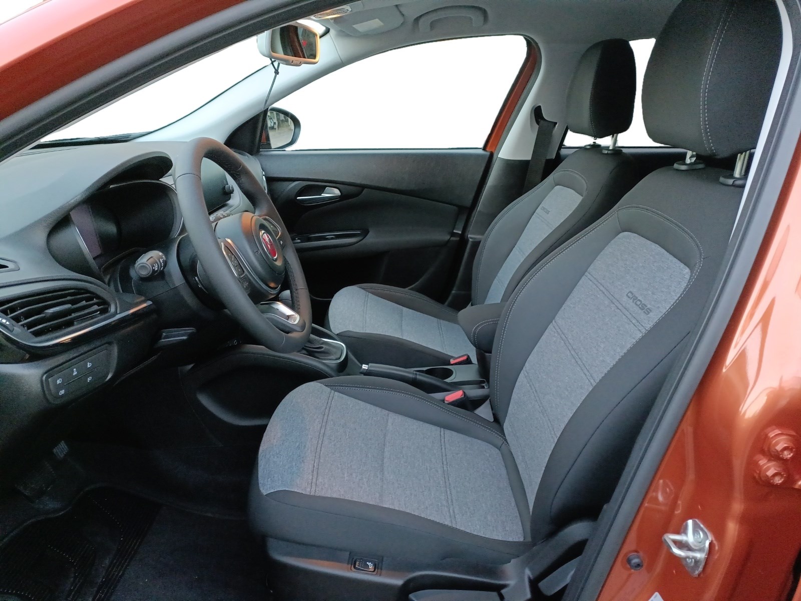 FIAT Tipo Hybrid 1.5 Cross-image-5