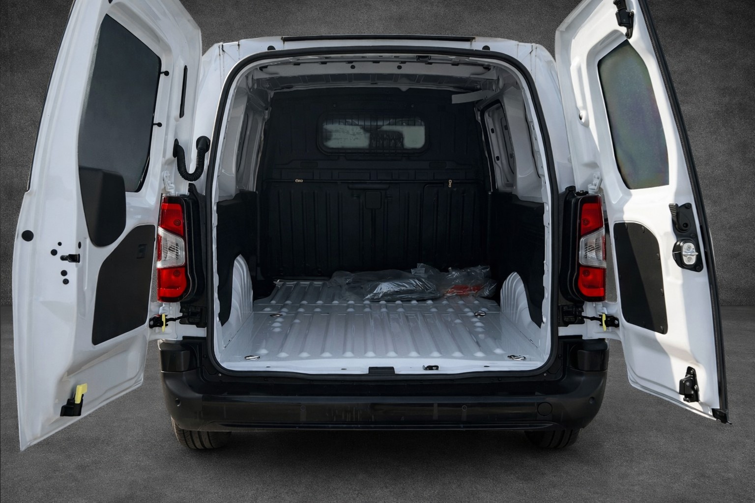 FIAT E-Doblo L2 50kWh 753kg Swiss-image-7