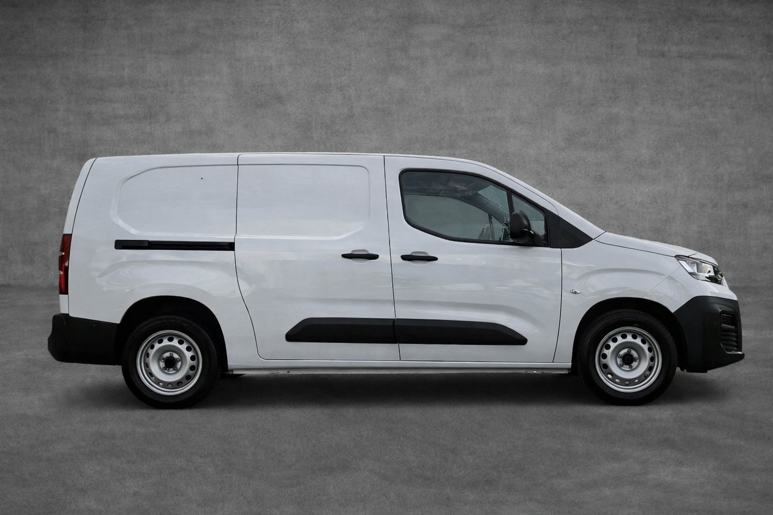 FIAT E-Doblo L2 50kWh 753kg Swiss-showroom-element-3