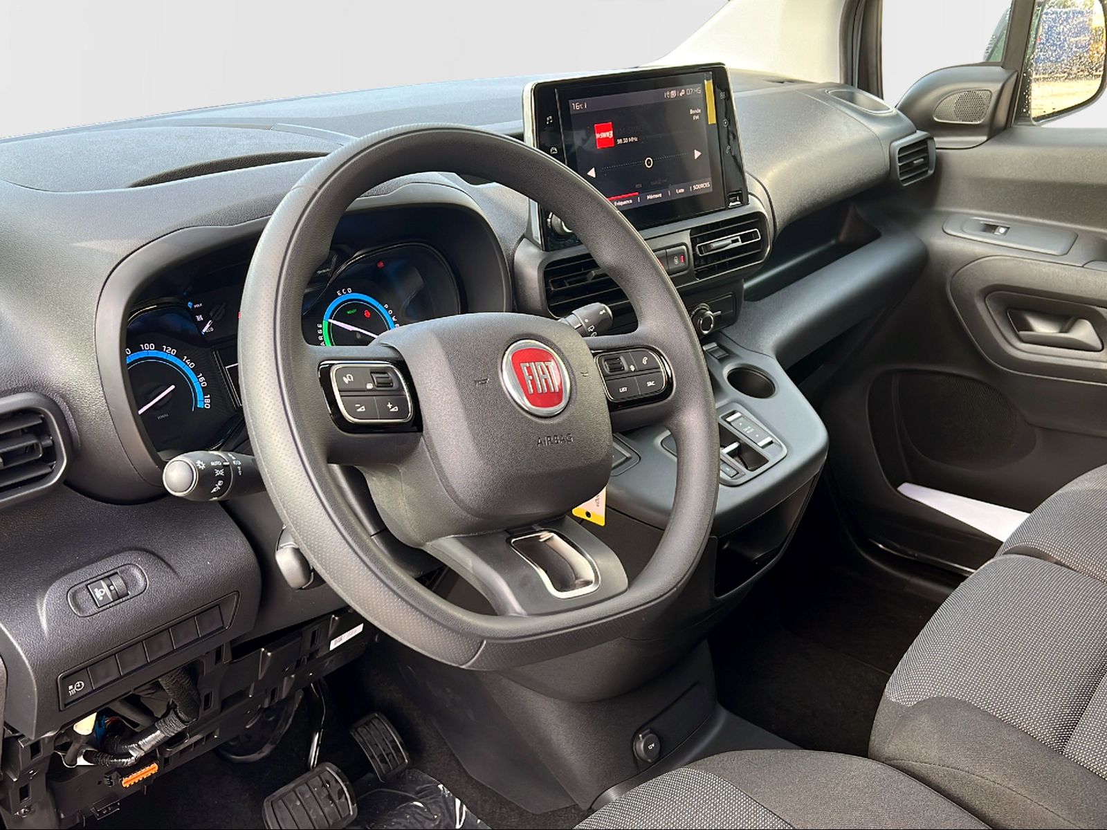 FIAT E-Doblo L2 50kWh 753kg Swiss-image-9