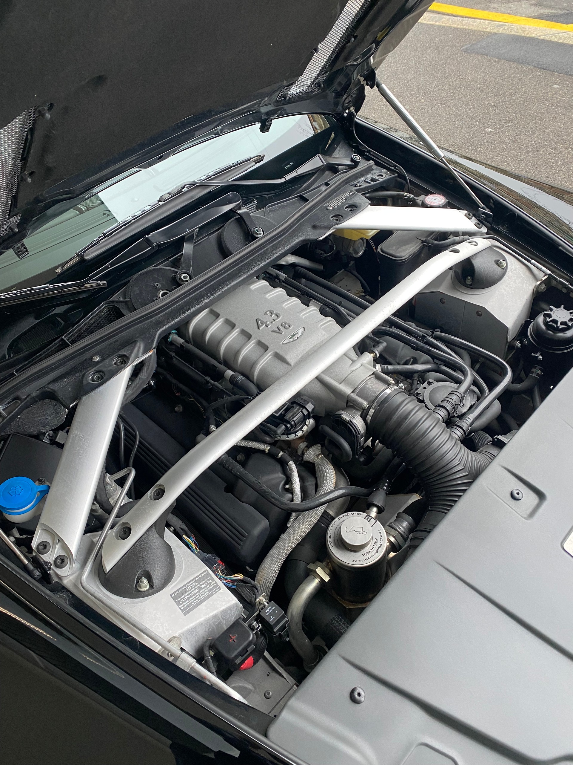 ASTON MARTIN V8 Vantage 4.3 Sportshift-image-9