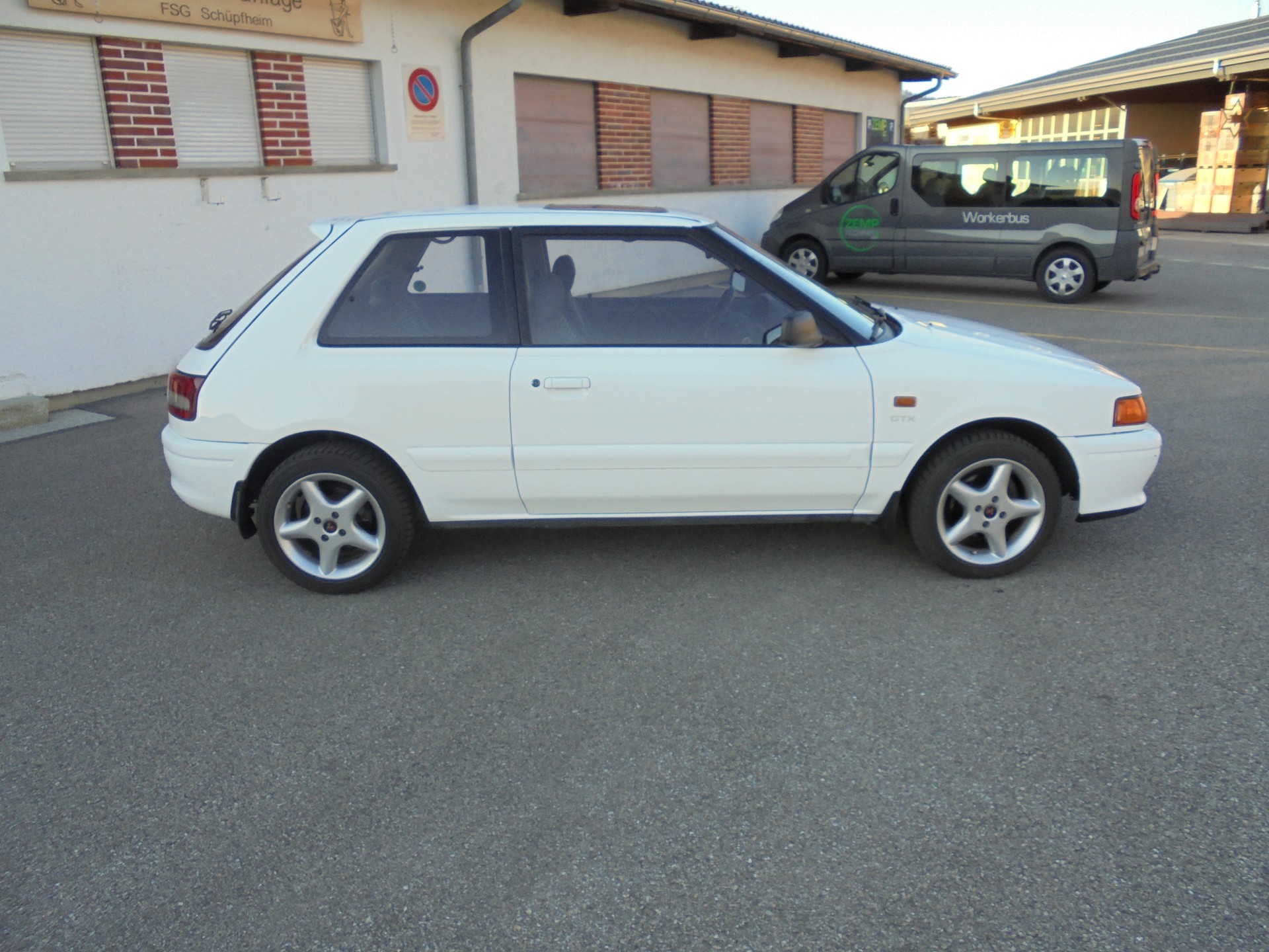 MAZDA 323 1.8i 16V GTX Turbo4WD-showroom-element-3