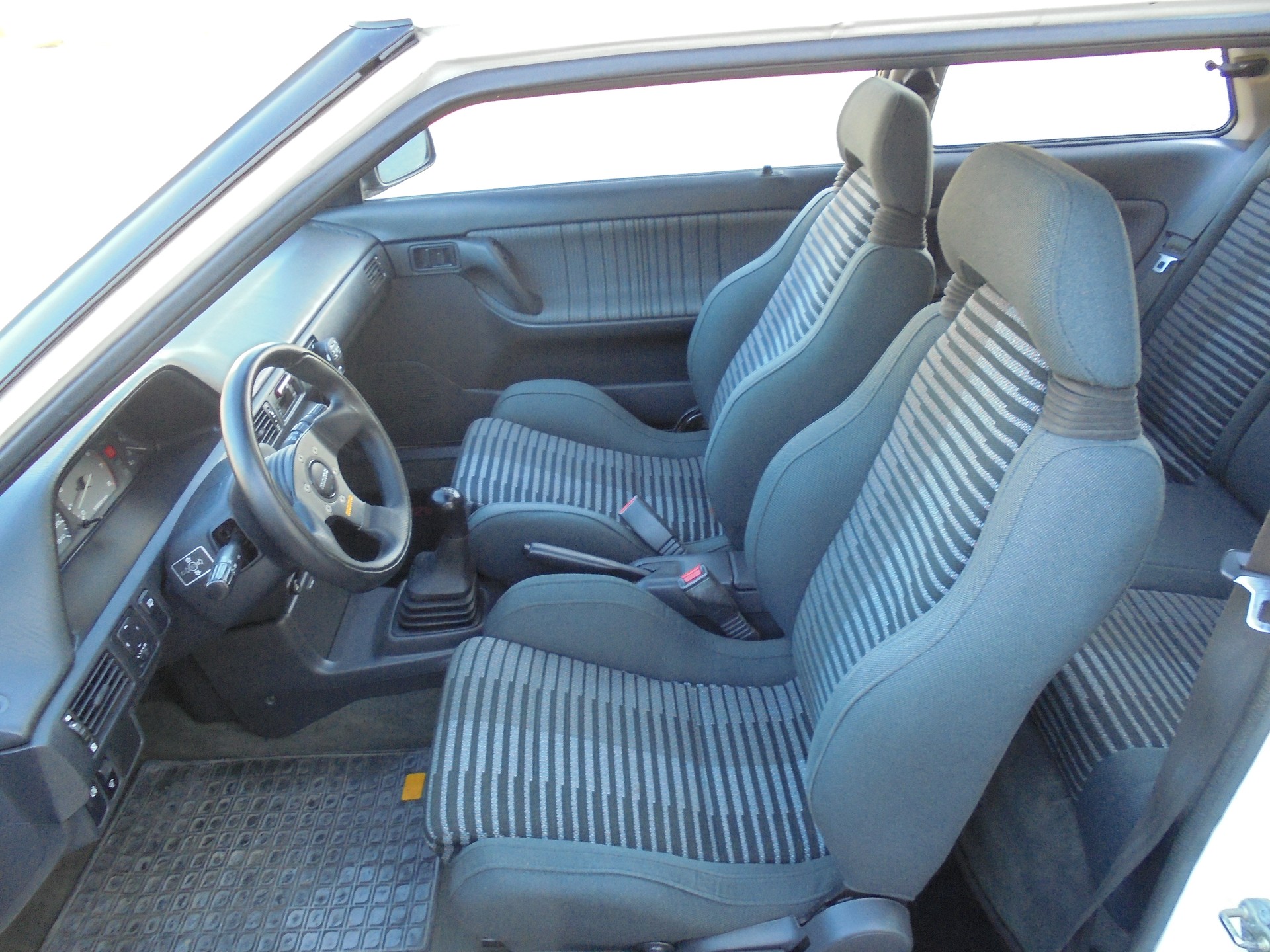 MAZDA 323 1.8i 16V GTX Turbo4WD-image-8