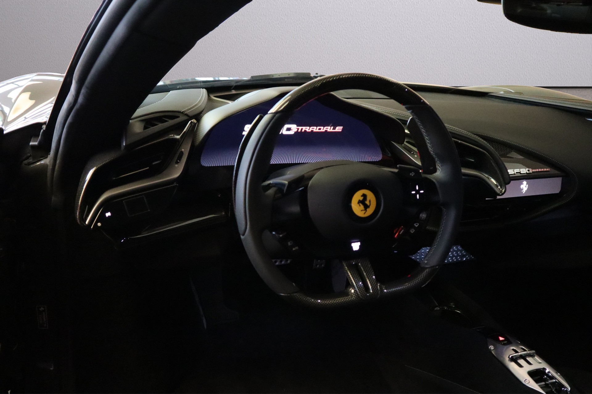 FERRARI SF90 Stradale-showroom-element-2