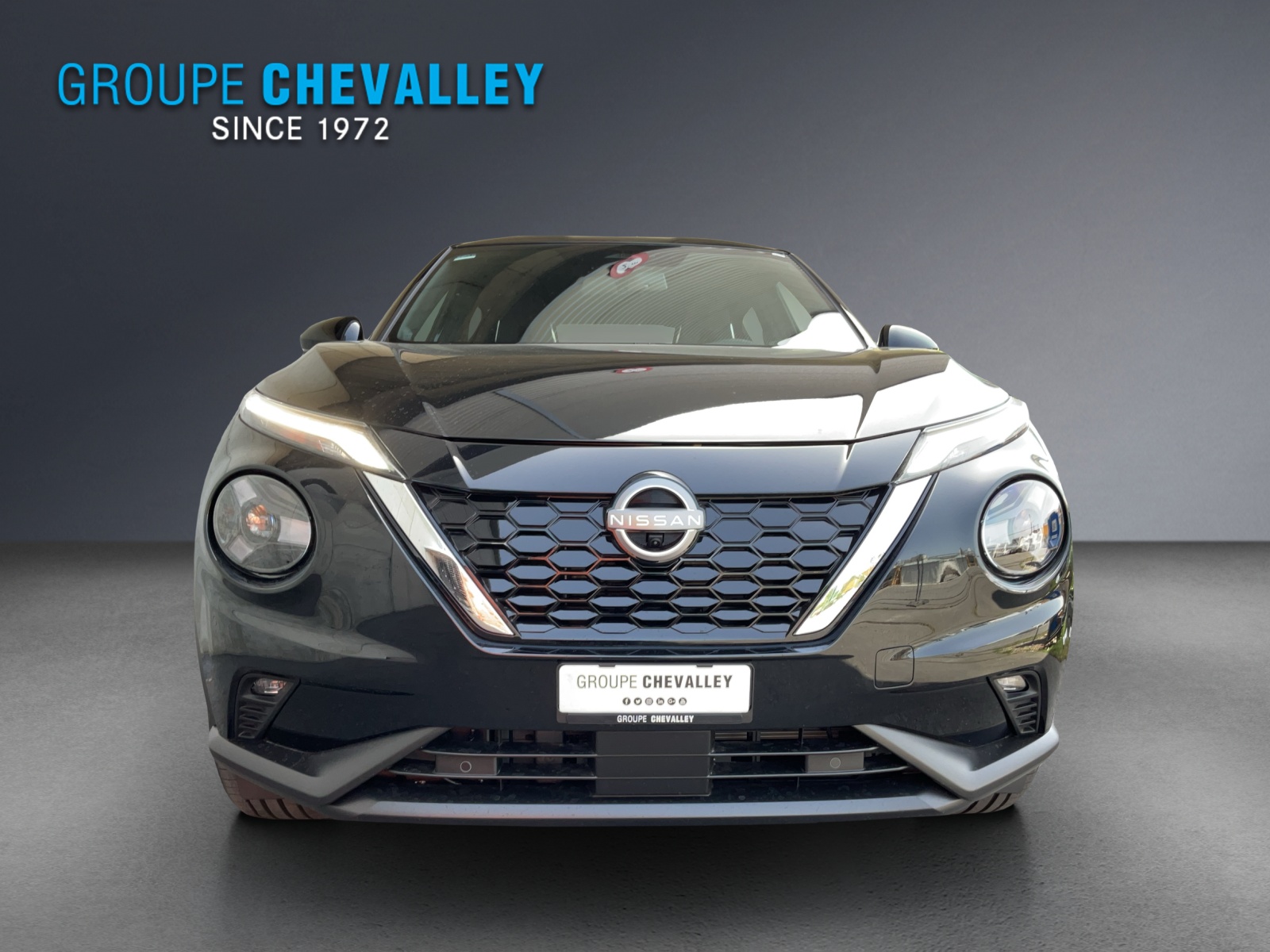 NISSAN Juke 1.6 FHEV Tekna-showroom-element-1