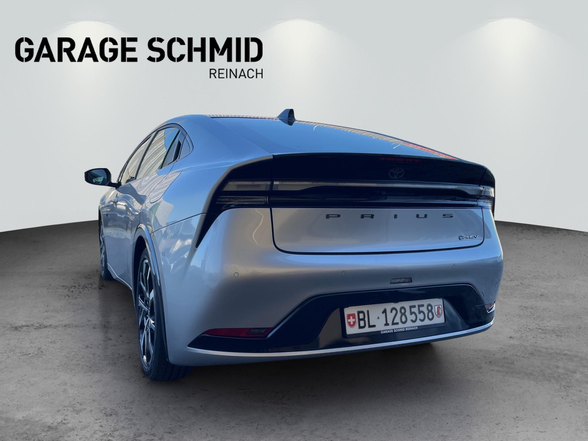 TOYOTA Prius 2.0 Plug-In-Hybrid Premium-image-4
