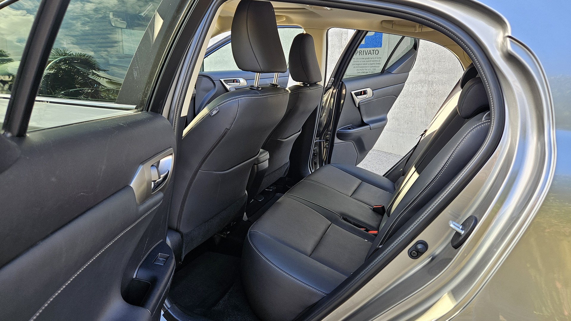 LEXUS CT 200h 1.8 excellence CVT-image-9