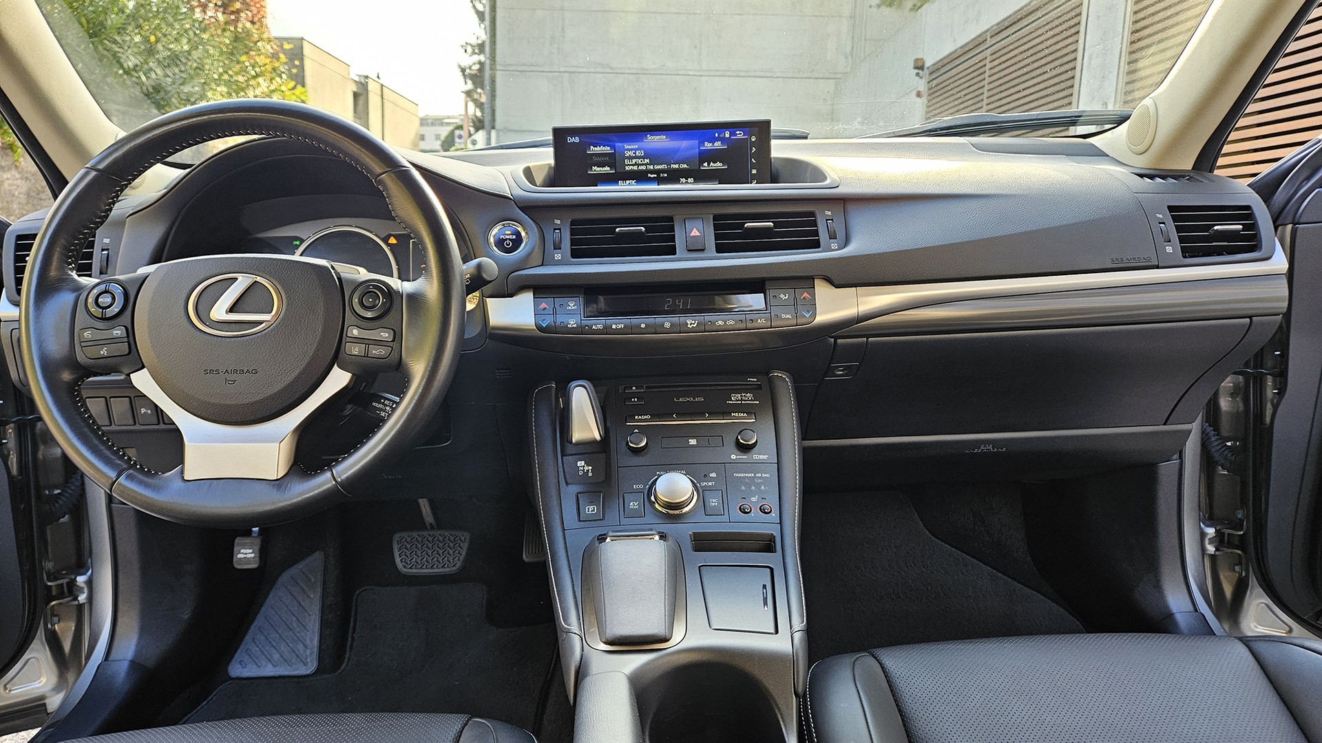 LEXUS CT 200h 1.8 excellence CVT-image-7