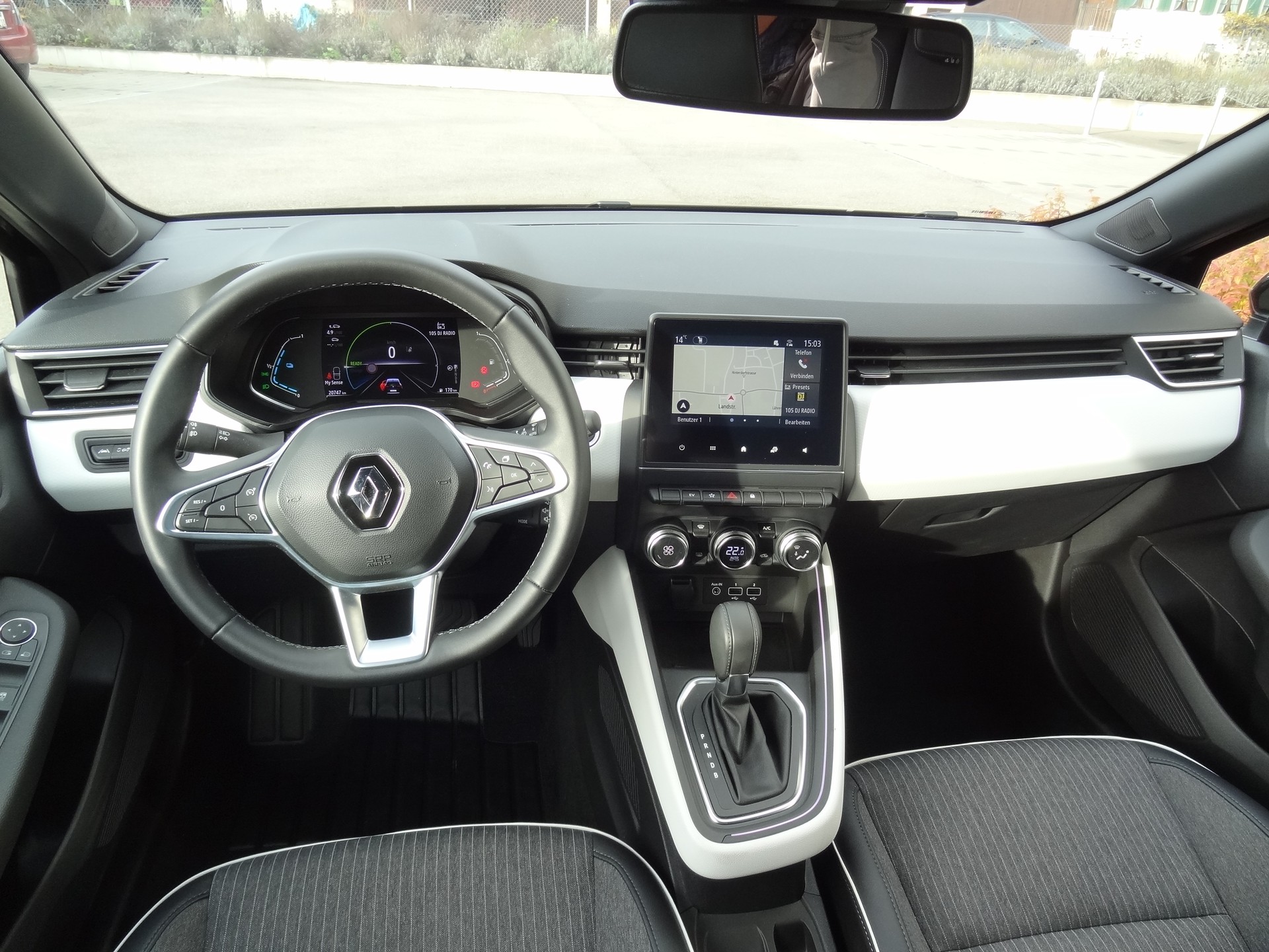 RENAULT Clio 1.6 E-Tech Black Techno-image-10