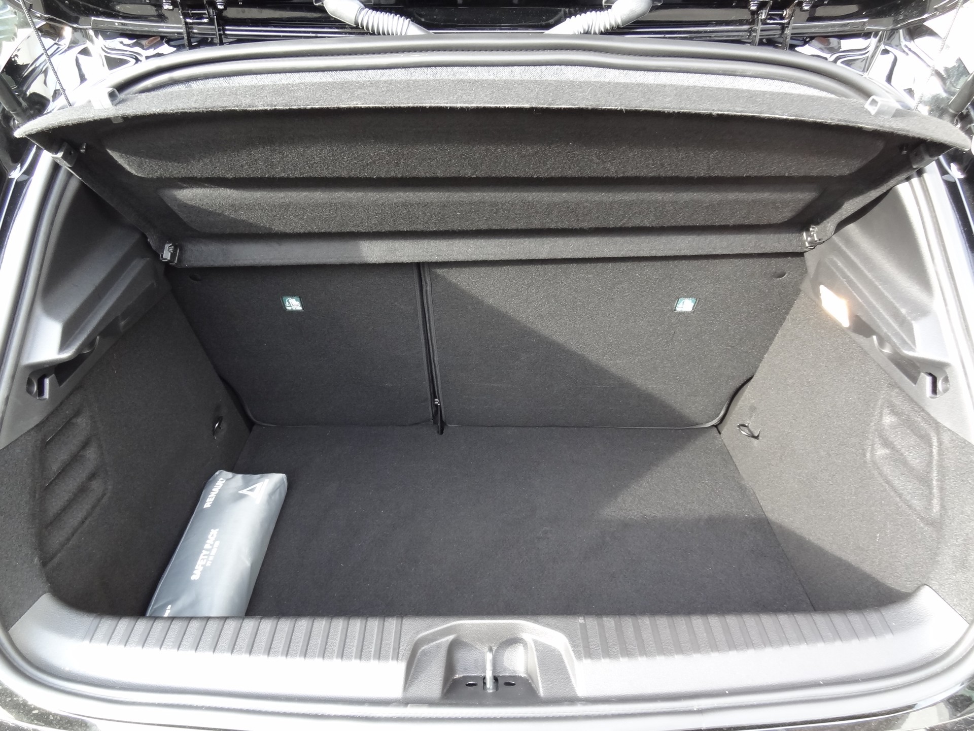 RENAULT Clio 1.6 E-Tech Black Techno-image-9