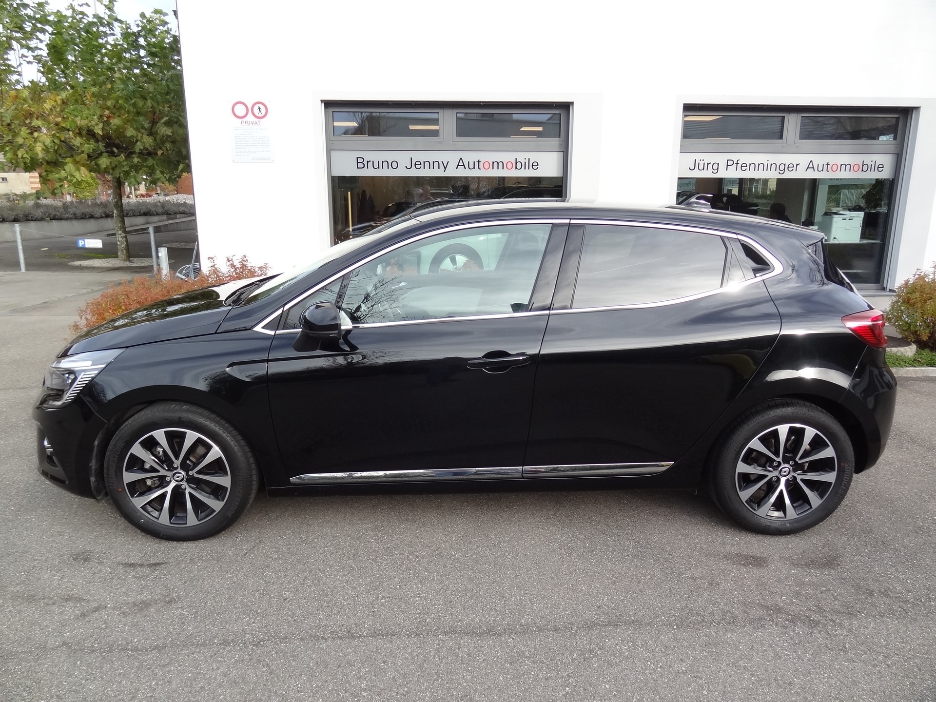 RENAULT Clio 1.6 E-Tech Black Techno-showroom-element-1
