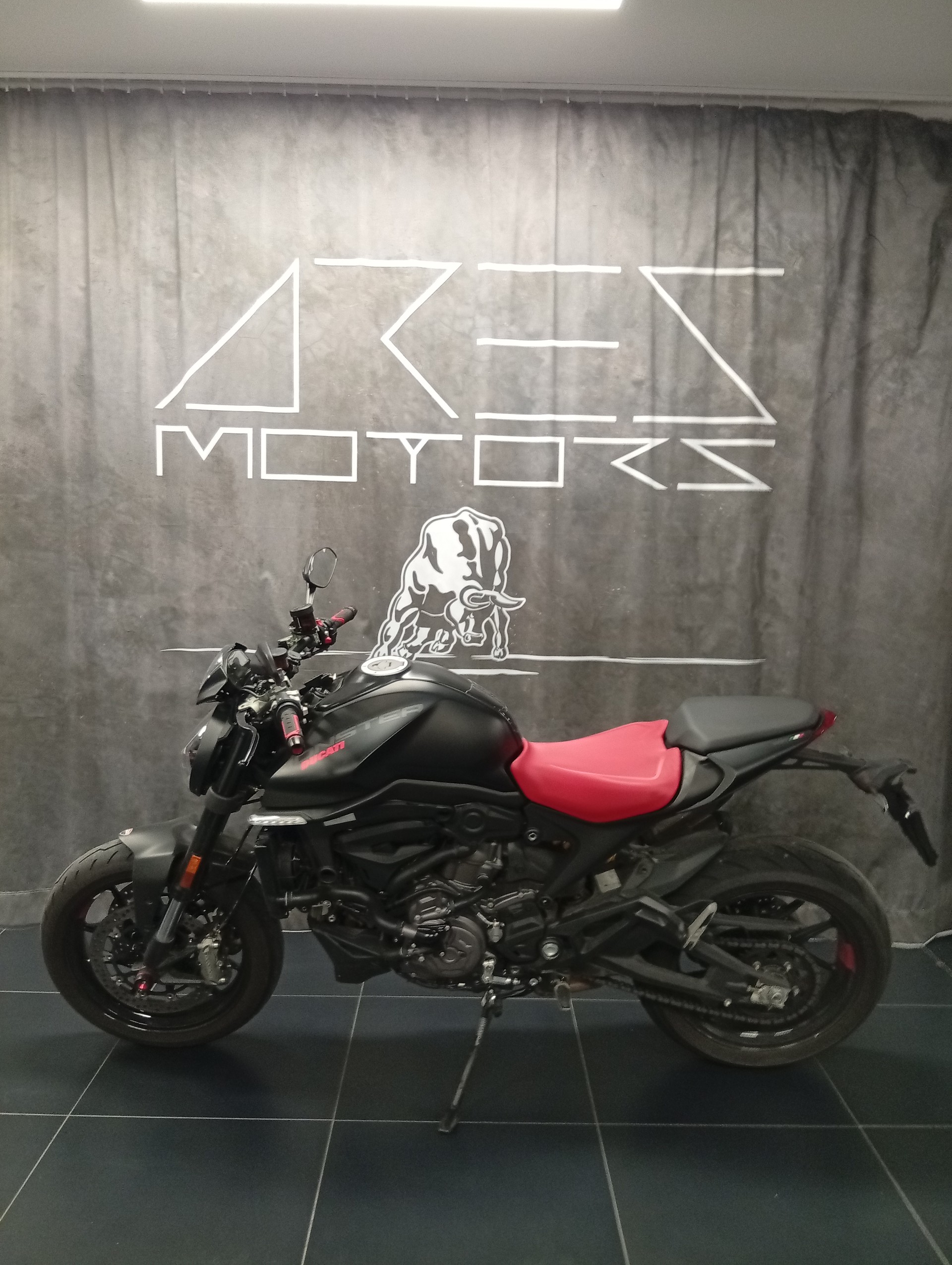 DUCATI Monster + 937 Dark Staealth-image-3