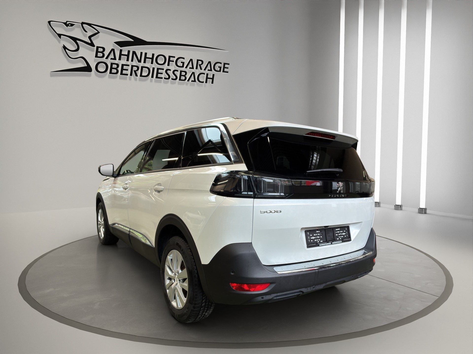 PEUGEOT 5008 1.5 BlueHDi Allure Pack EAT8-showroom-element-3