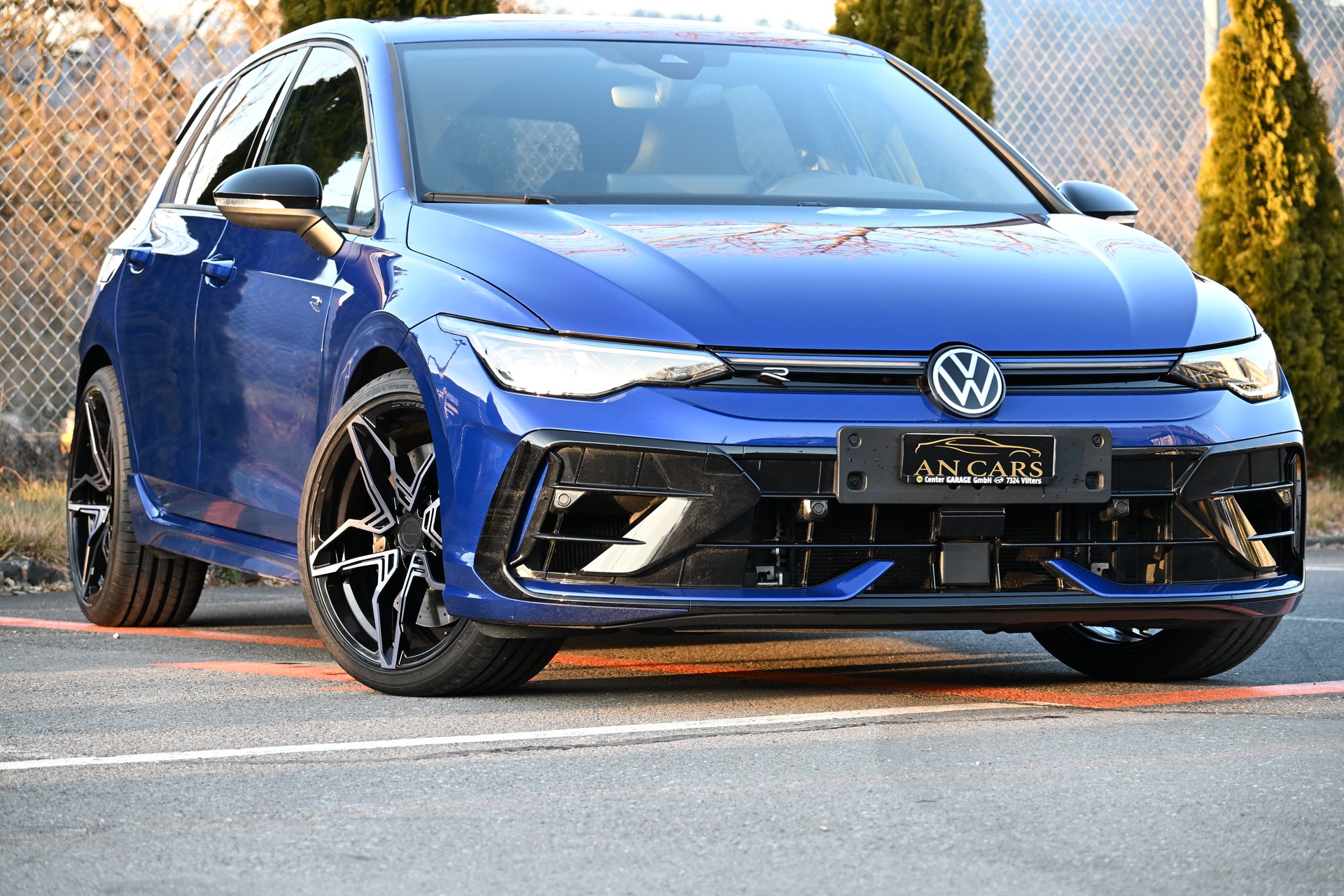 VW Golf 2.0 TSI R DSG 4 Motion mit AKRAPOVIC AUSPUFFANLAGE sowie div mehr-image-1