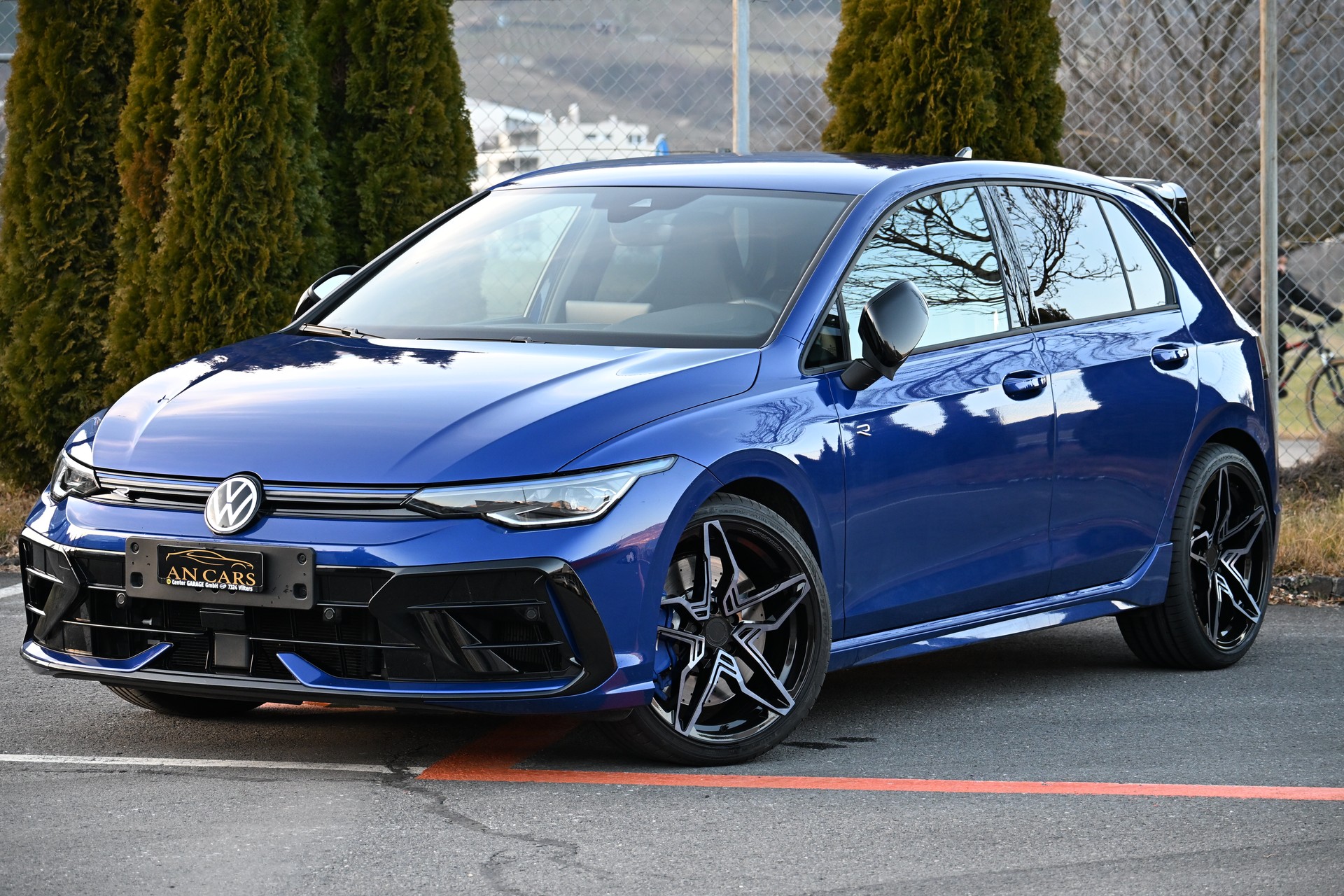 VW Golf 2.0 TSI R DSG 4 Motion mit AKRAPOVIC AUSPUFFANLAGE sowie div mehr-image-3